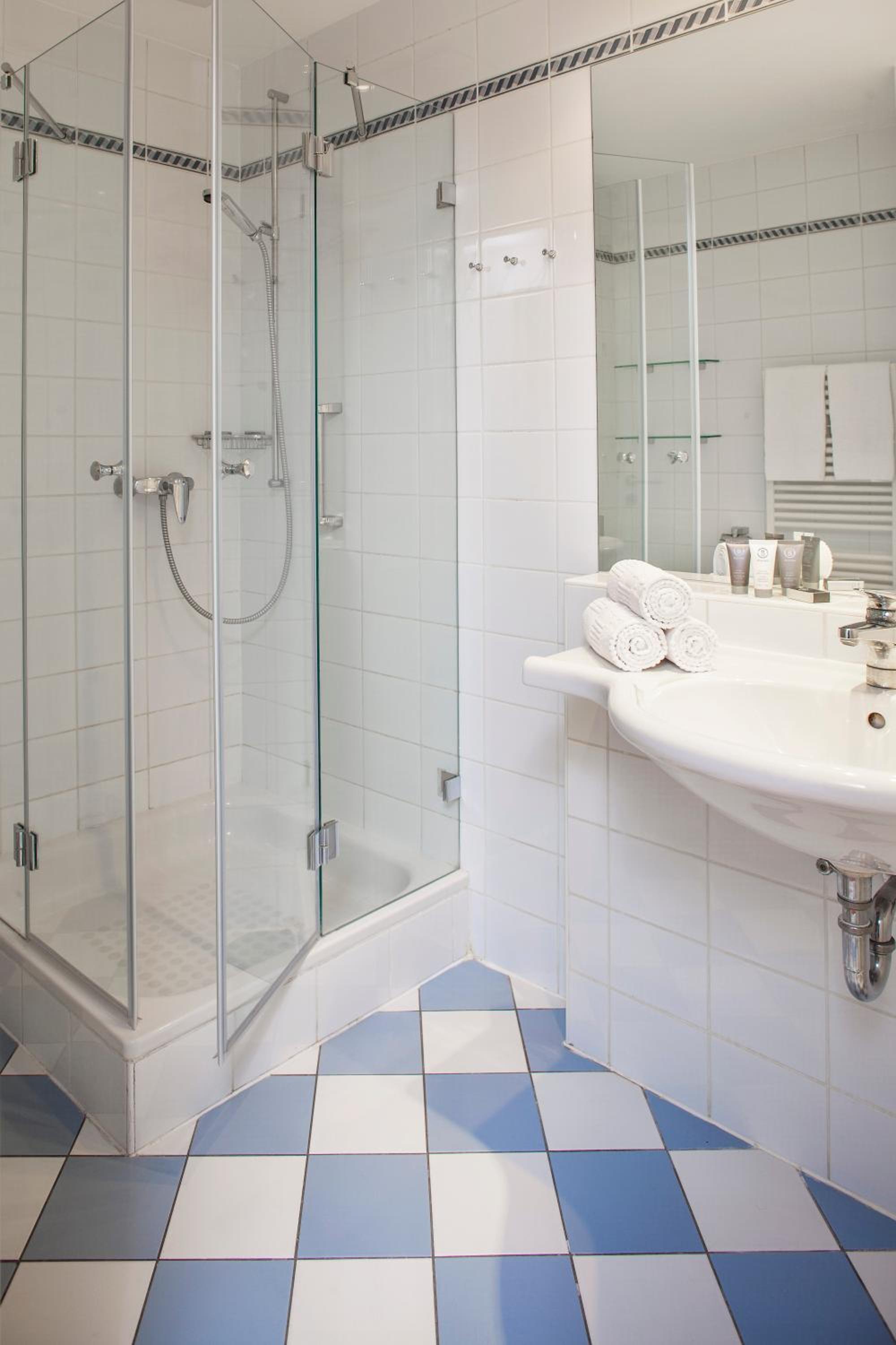 One-Bedroom Apartment - Photo 4