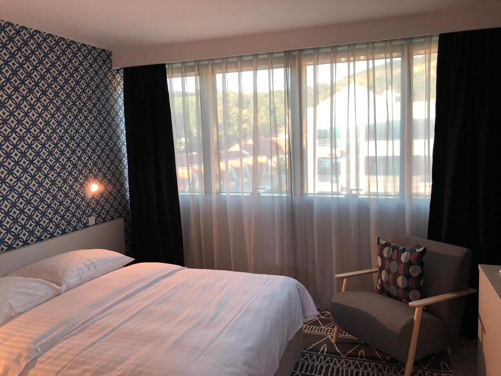 Double Room with Free Parking - Photo 3