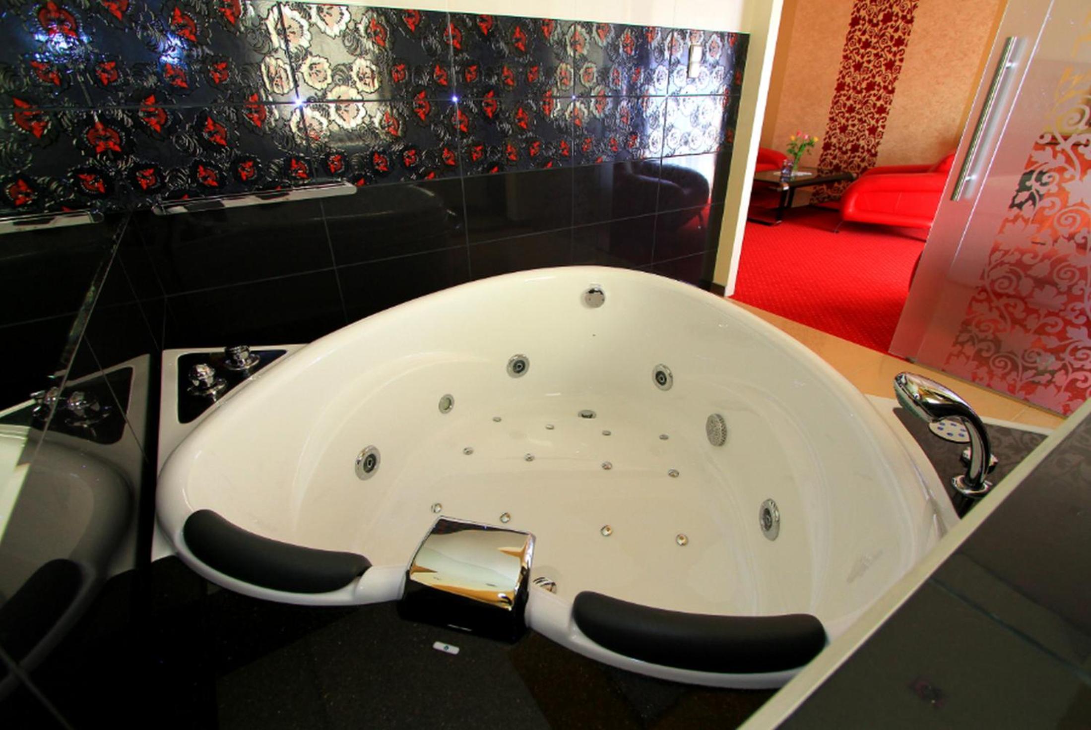 Apartment with Spa Bath - Photo 7