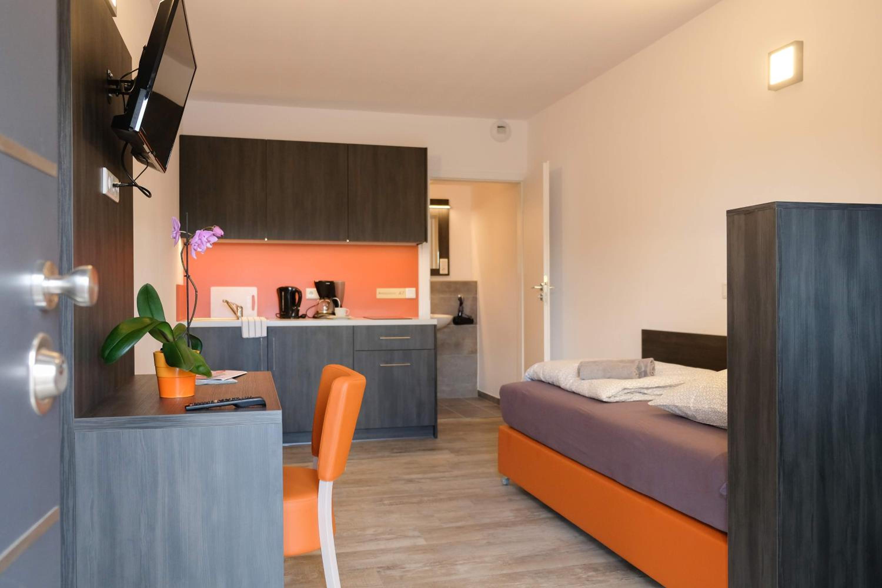 standard single room with kitchenette