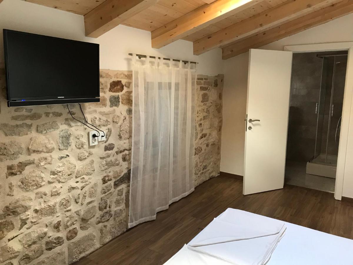 Double Room with Private Bathroom photo 2