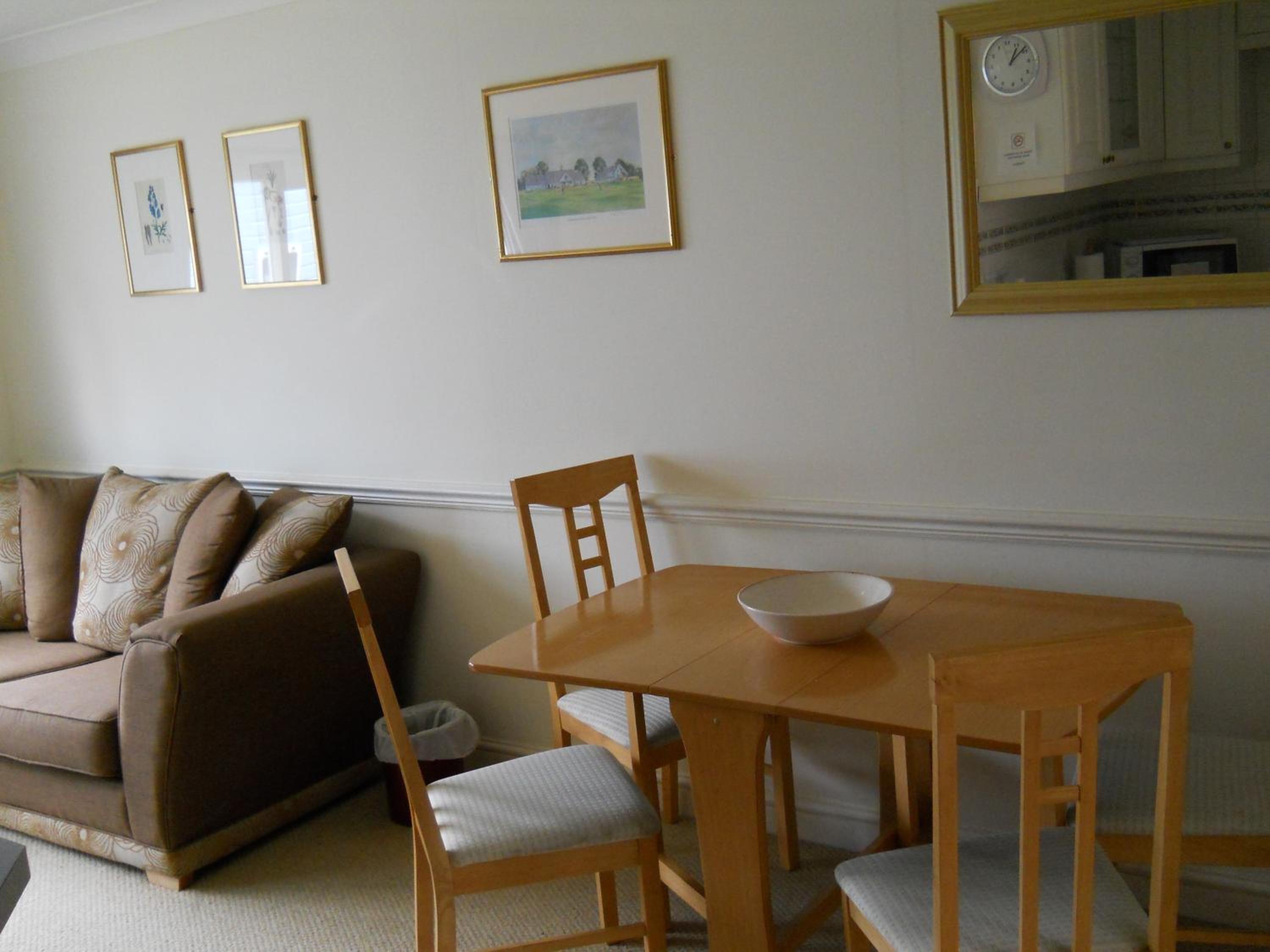 One-Bedroom Apartment - Photo 3