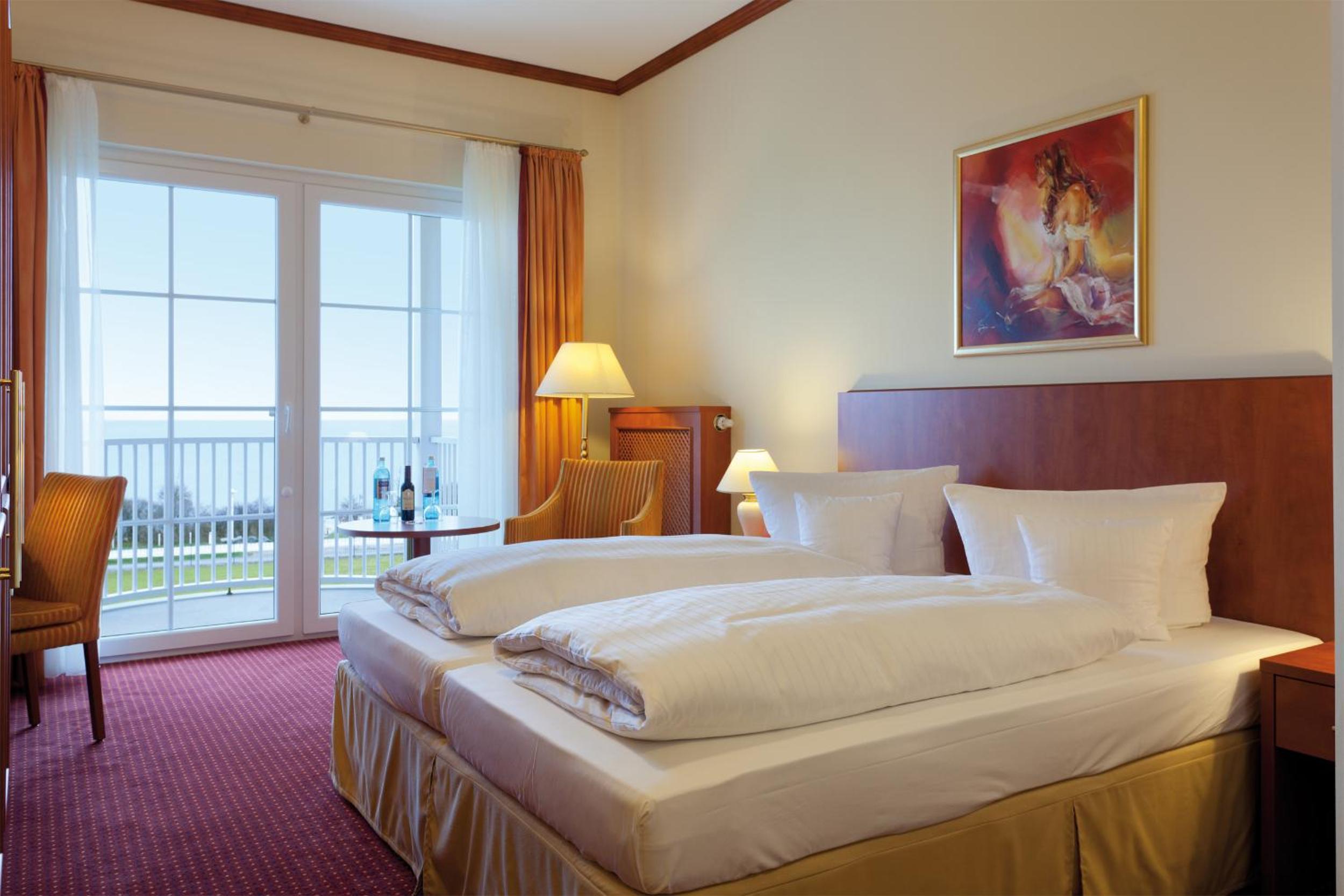 Double Room with Sea View thumbnail 5