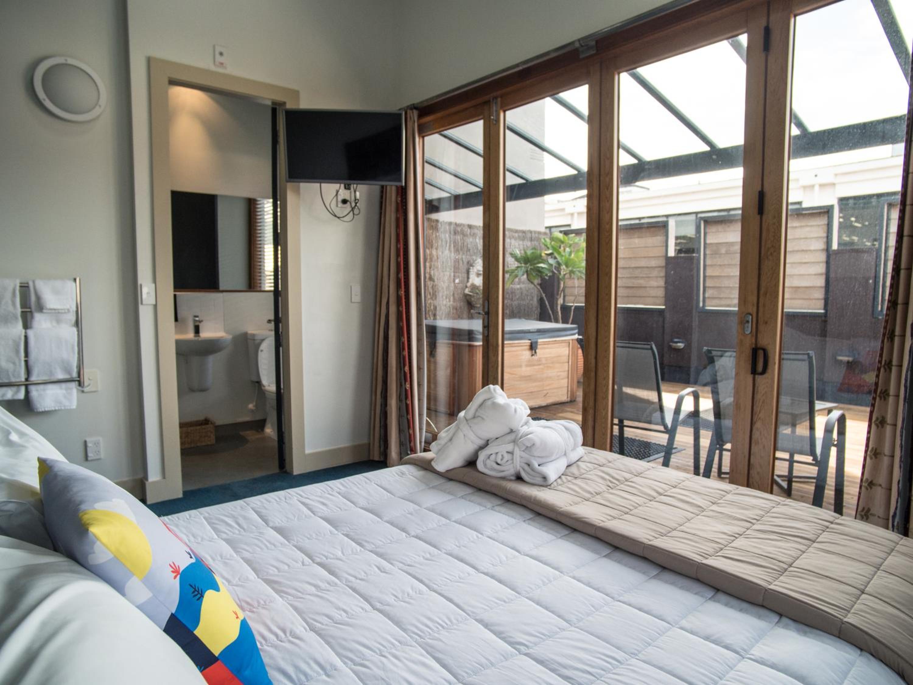 King Studio with Balcony, Spa Pool & Ensuite Bathroom
