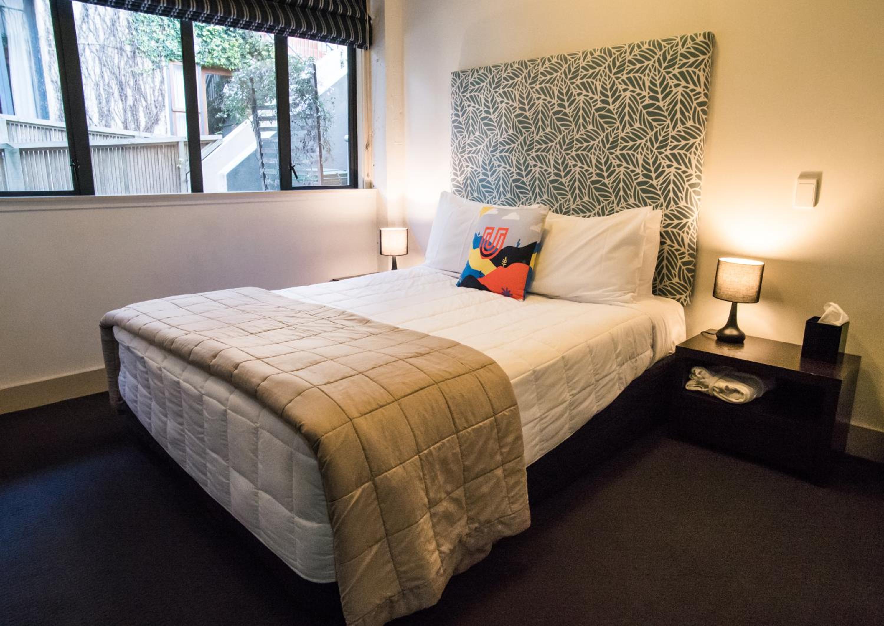 Queen Studio with Shared Bathroom