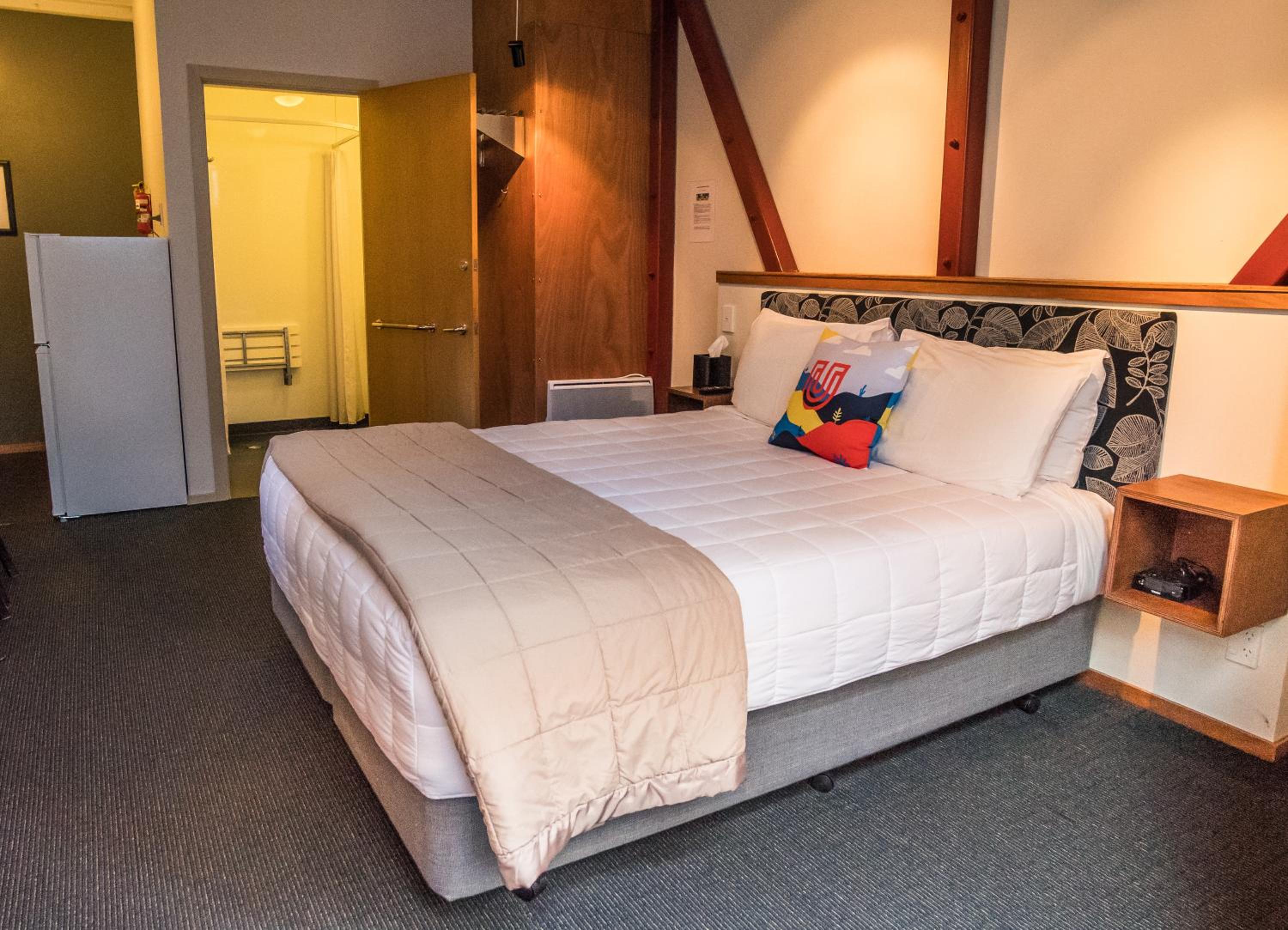 Self Contained King Studio with Ensuite photo 3