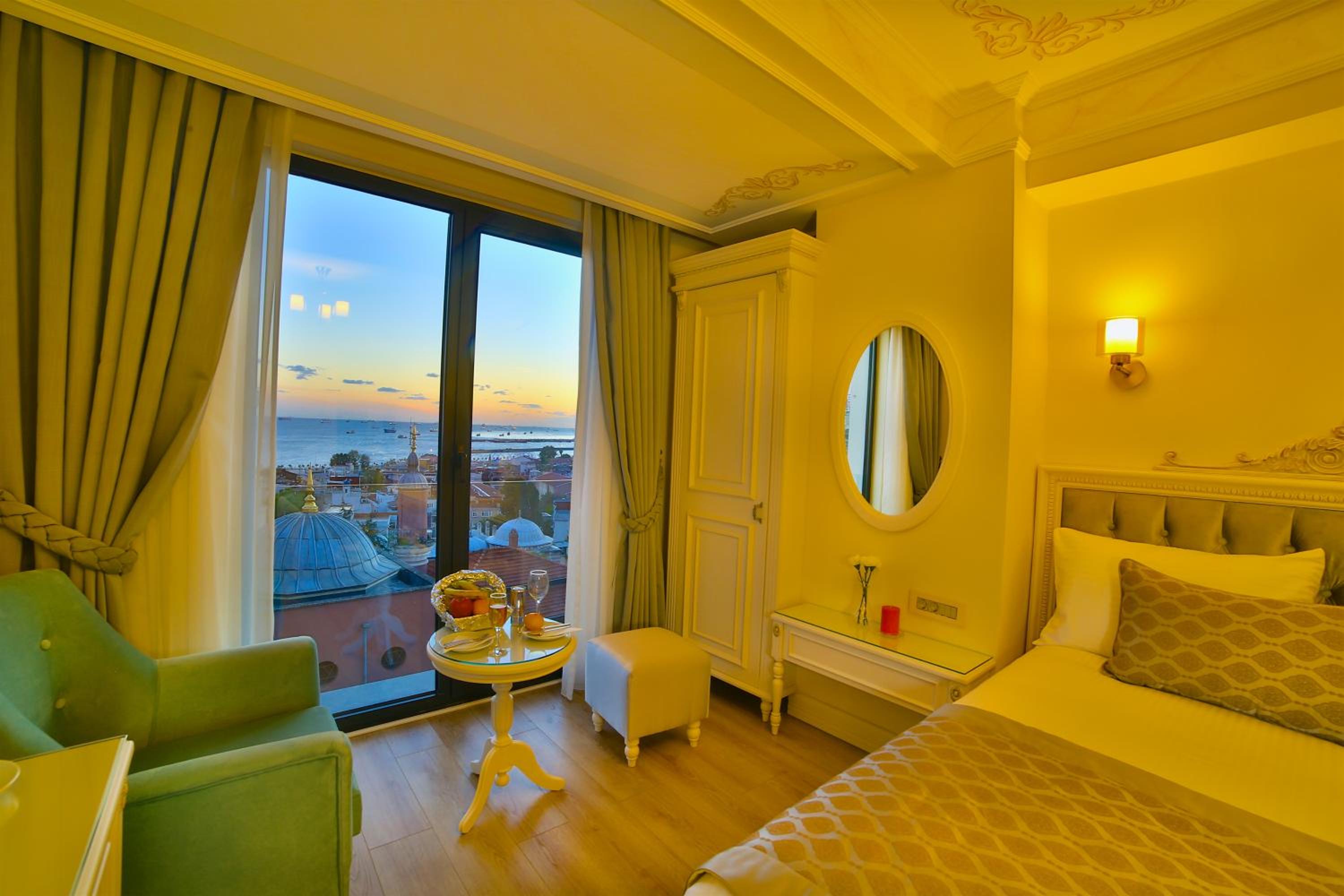 Deluxe Double Room with Sea View photo 2