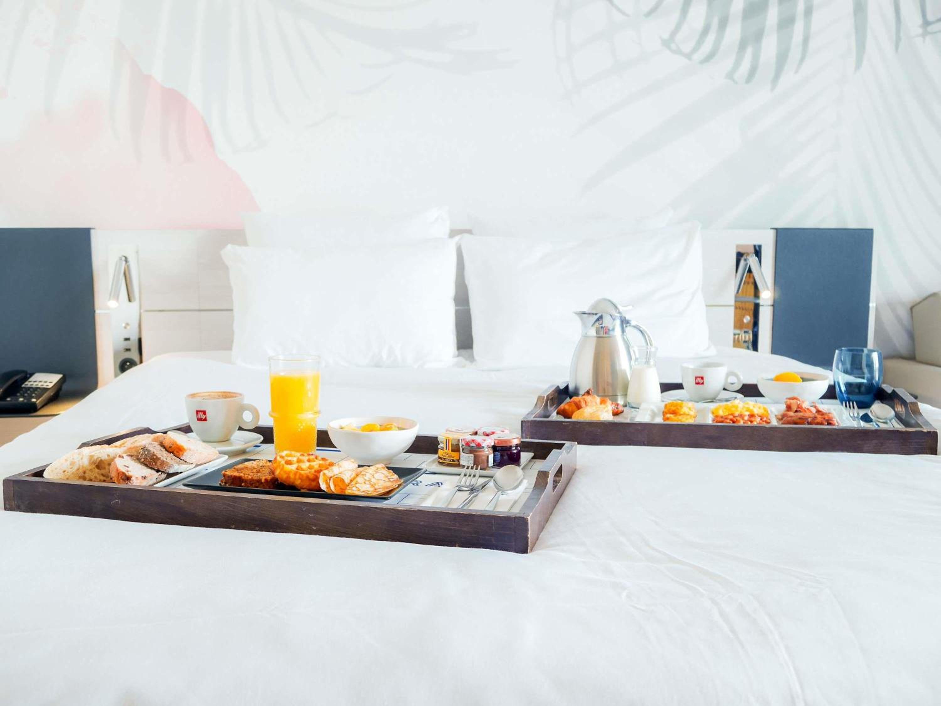 Riviera Superior Double Room with Late Check In (20h)