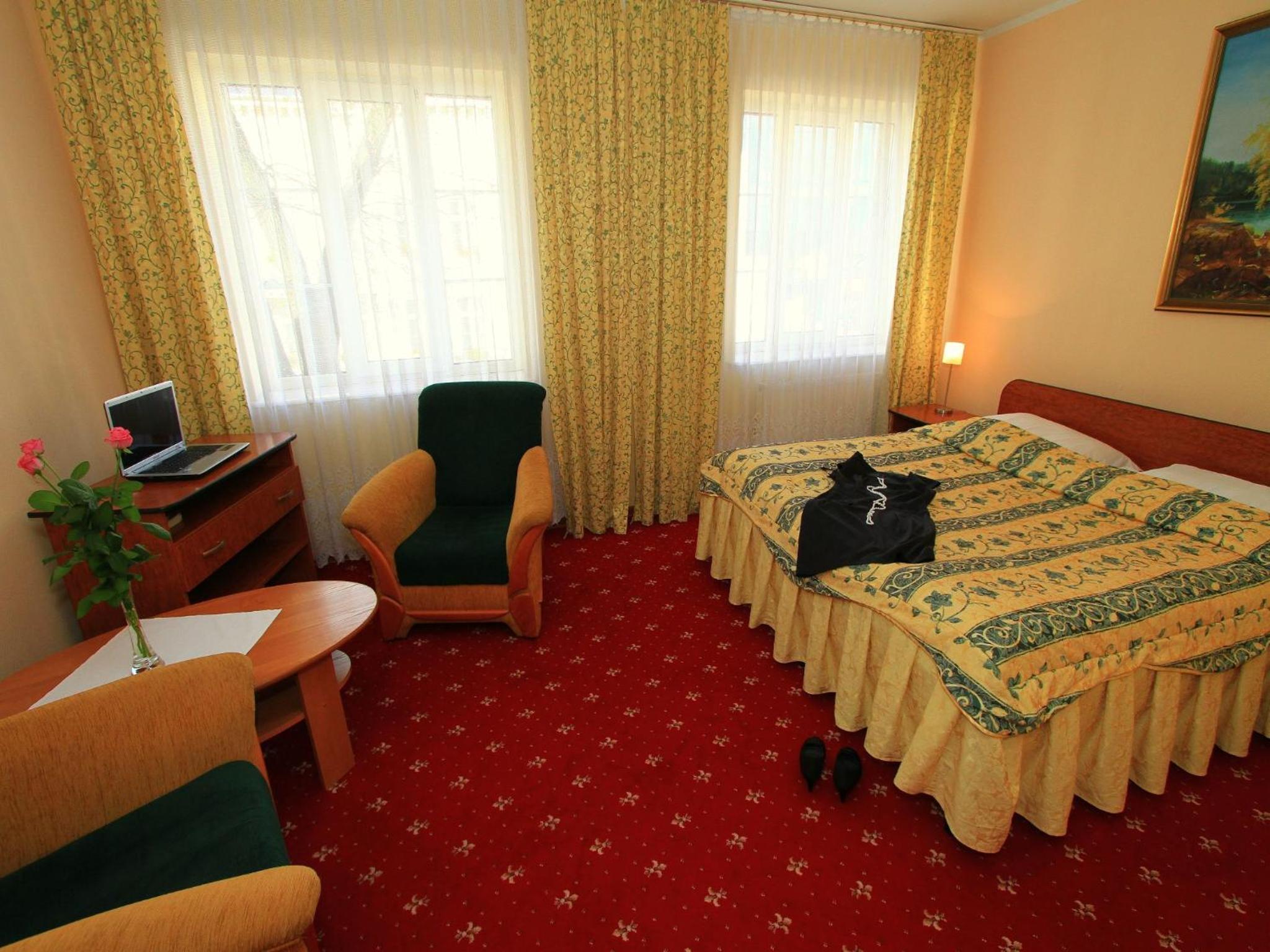 Economy Twin Room - Photo 2