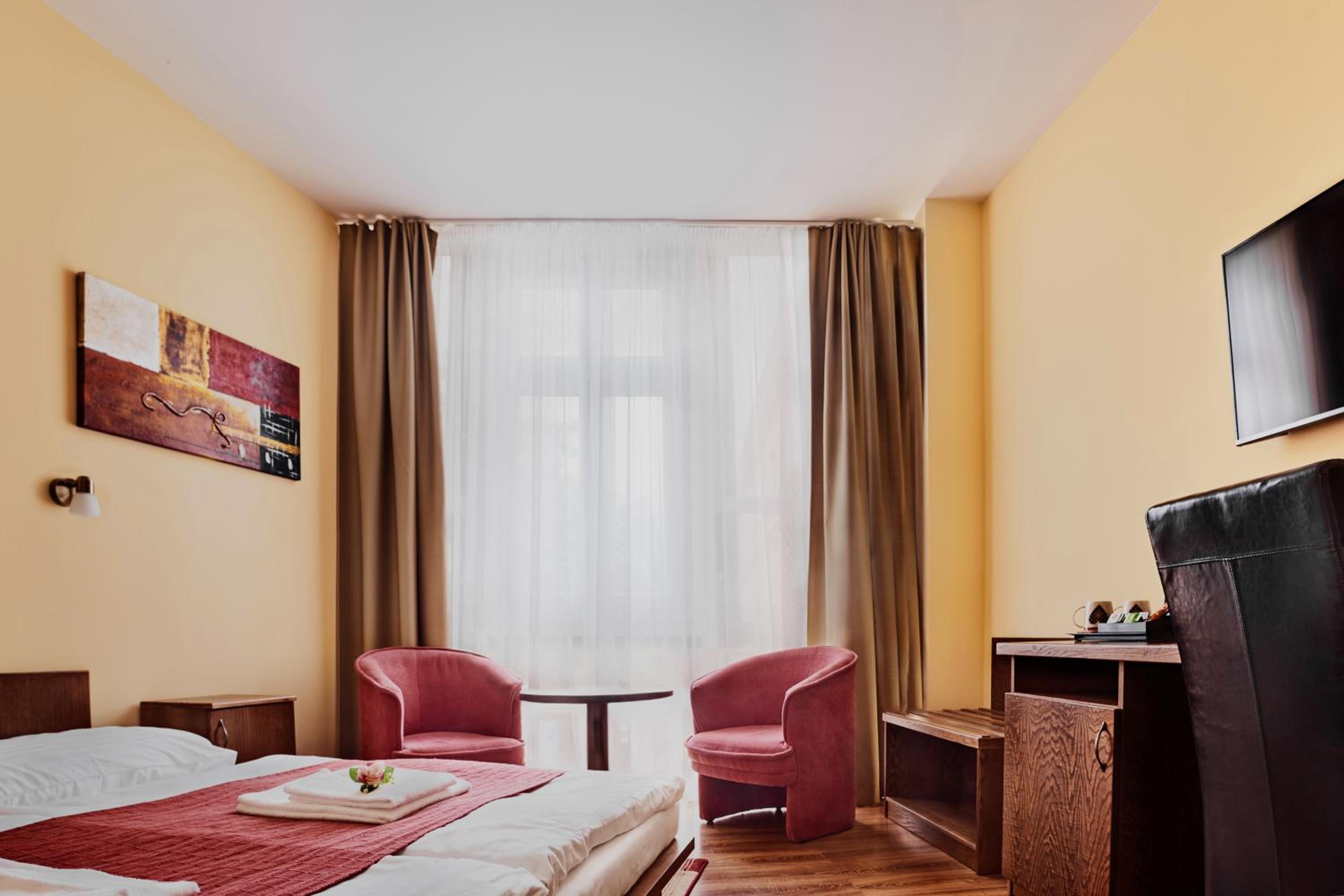 Double or Twin Room - Photo 2
