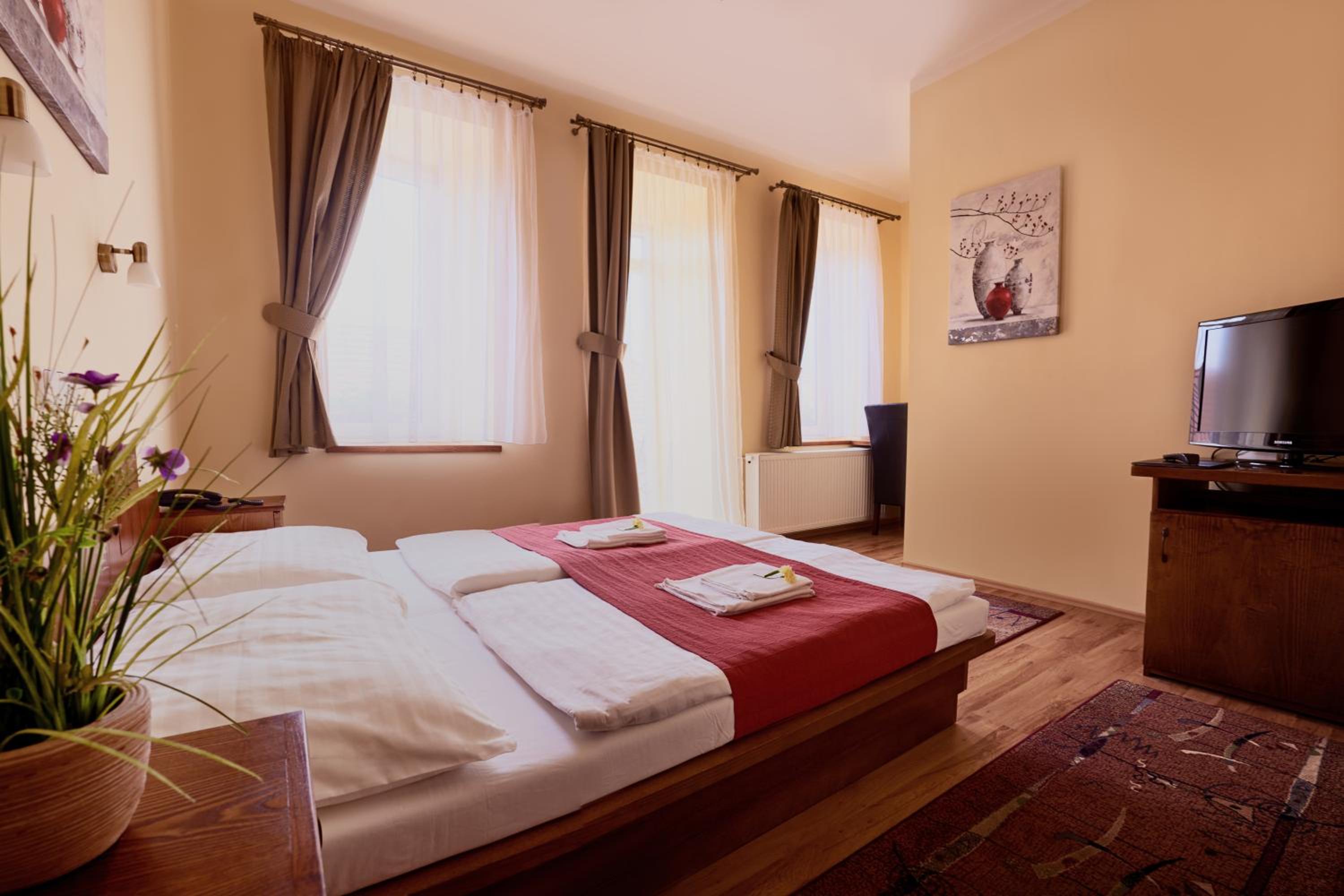 Double or Twin Room - Photo 16