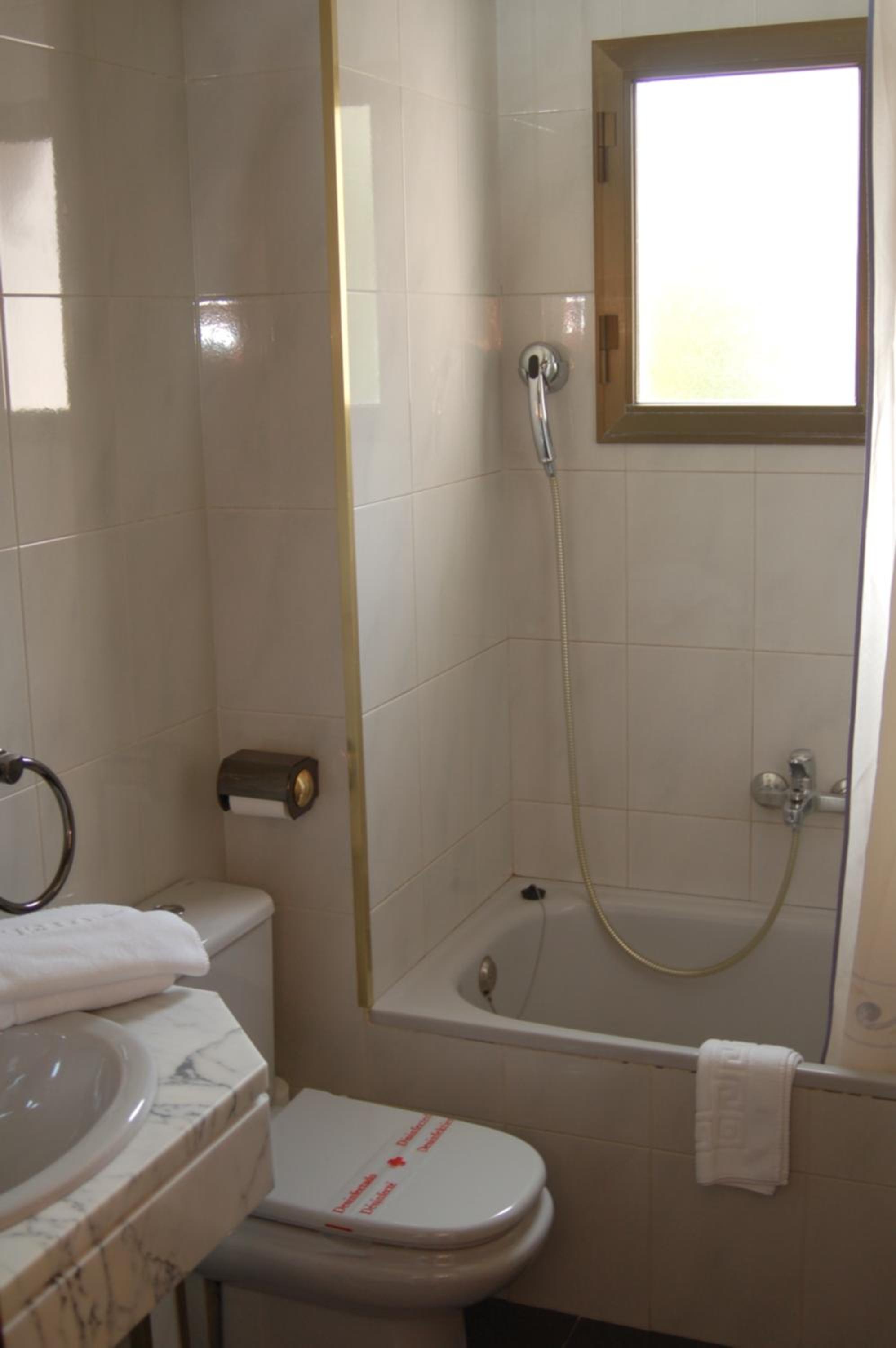 Double or Twin Room - Photo 2