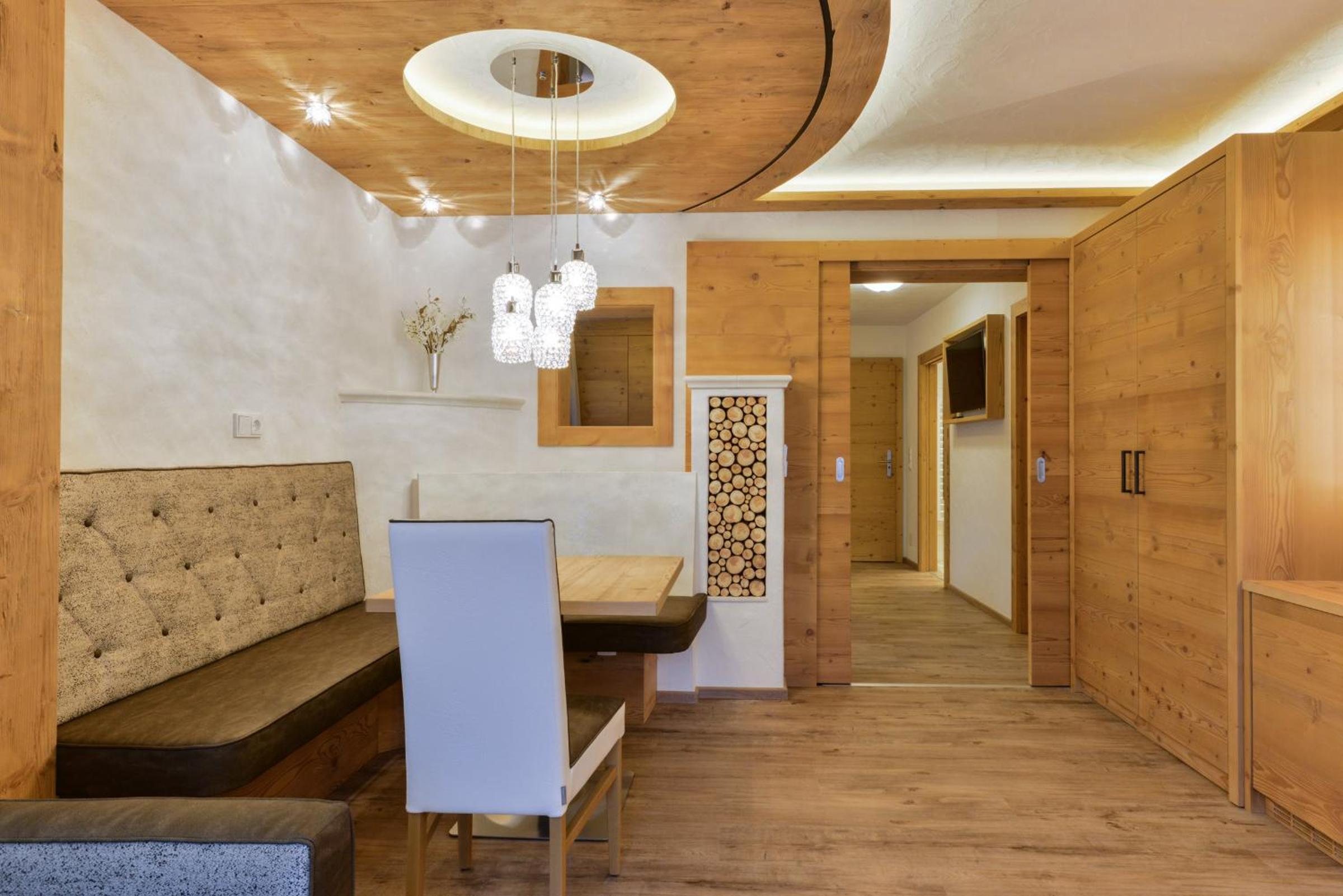 Junior Suite with Balcony - Photo 5