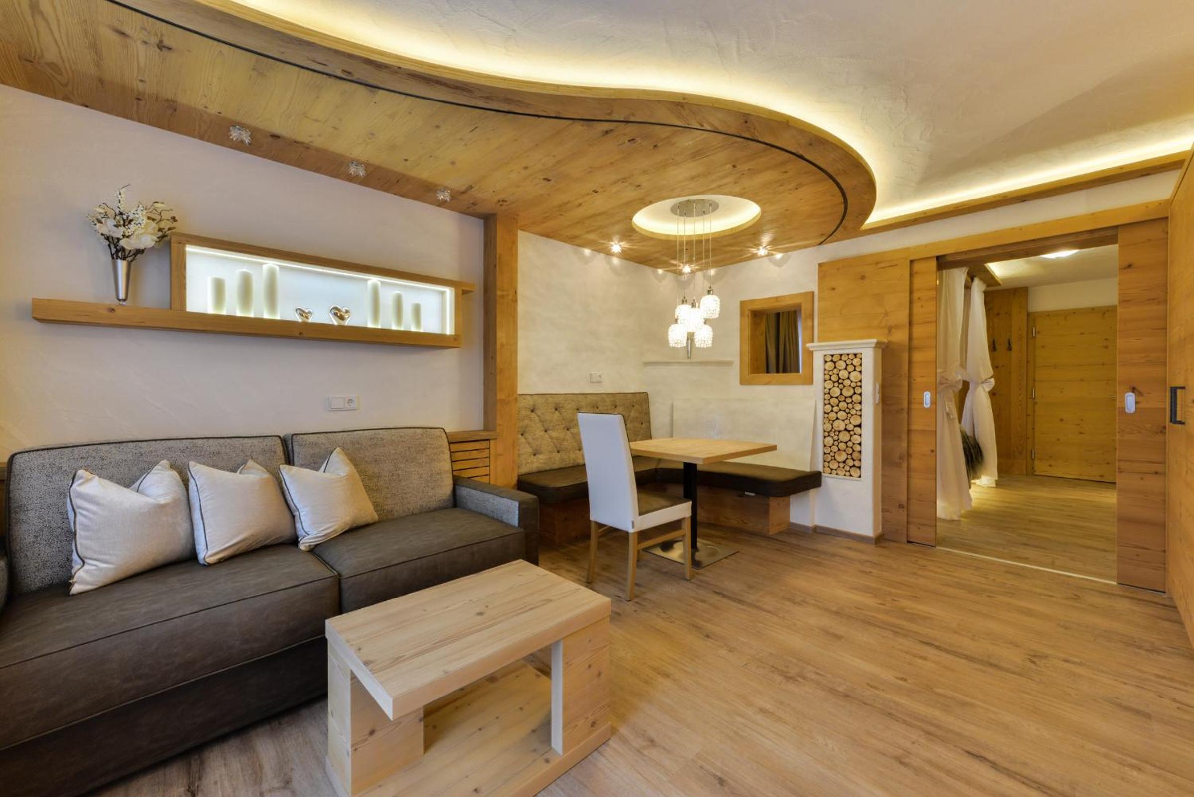 Junior Suite with Balcony - Photo 1