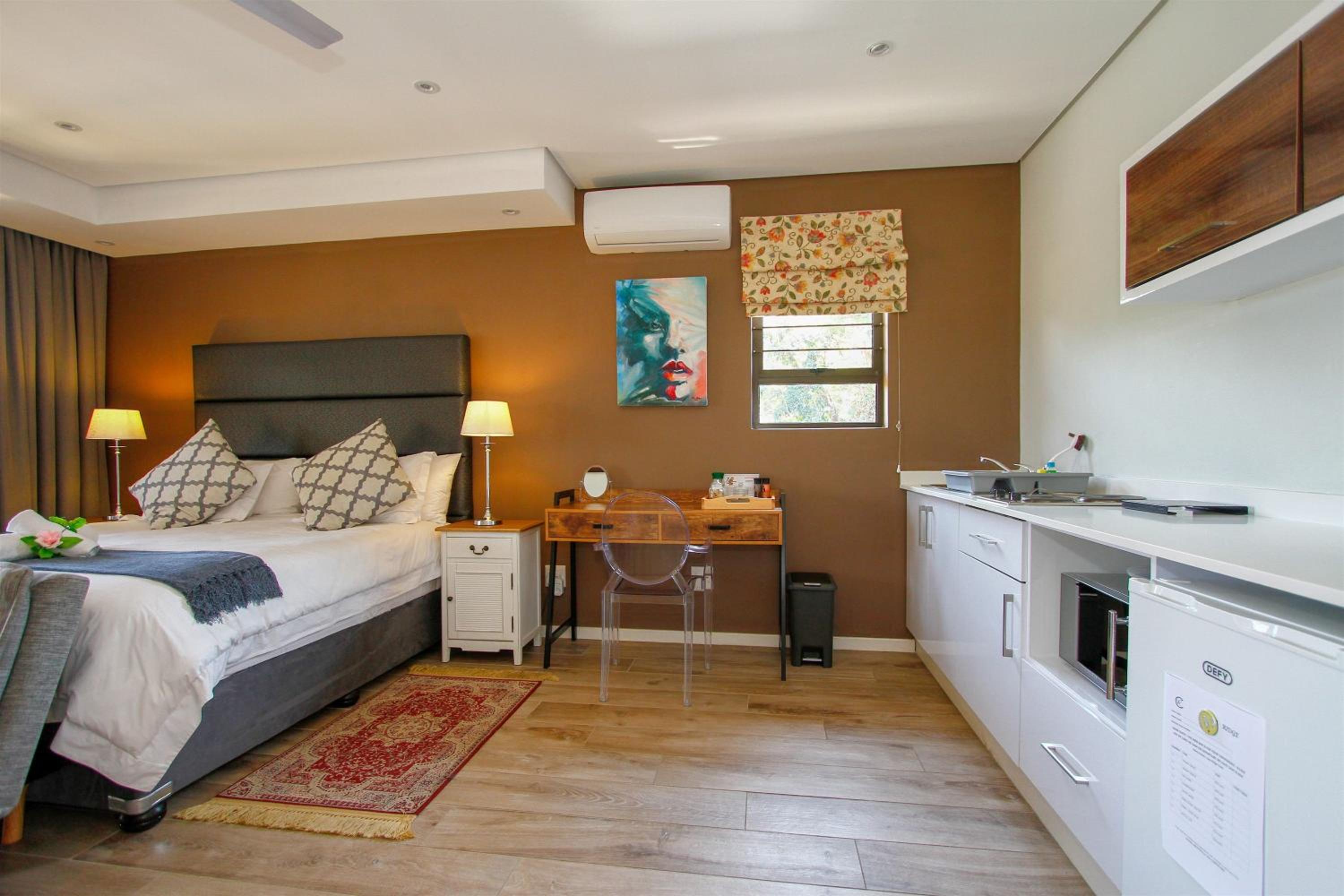 Suite - Photo 12
