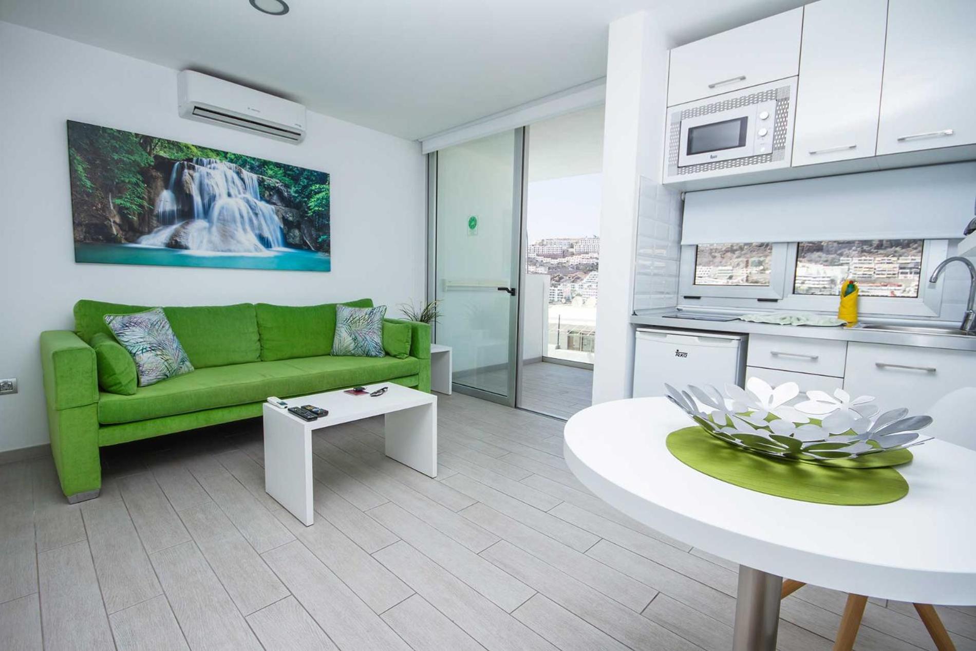 Apartamento de Lujo de una Habitación con Balcón en la Última Planta