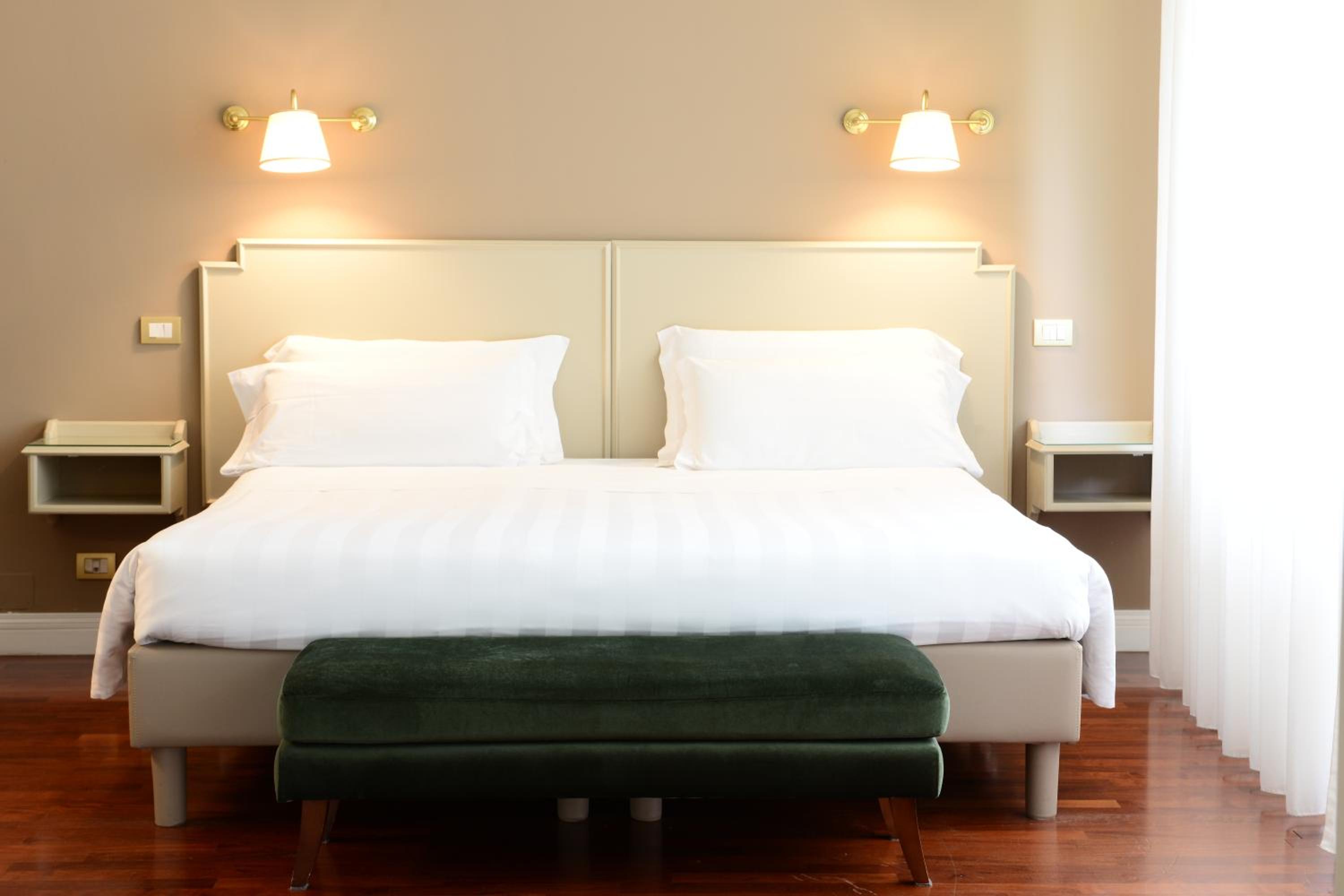 Two Connecting Double Rooms - Photo 2