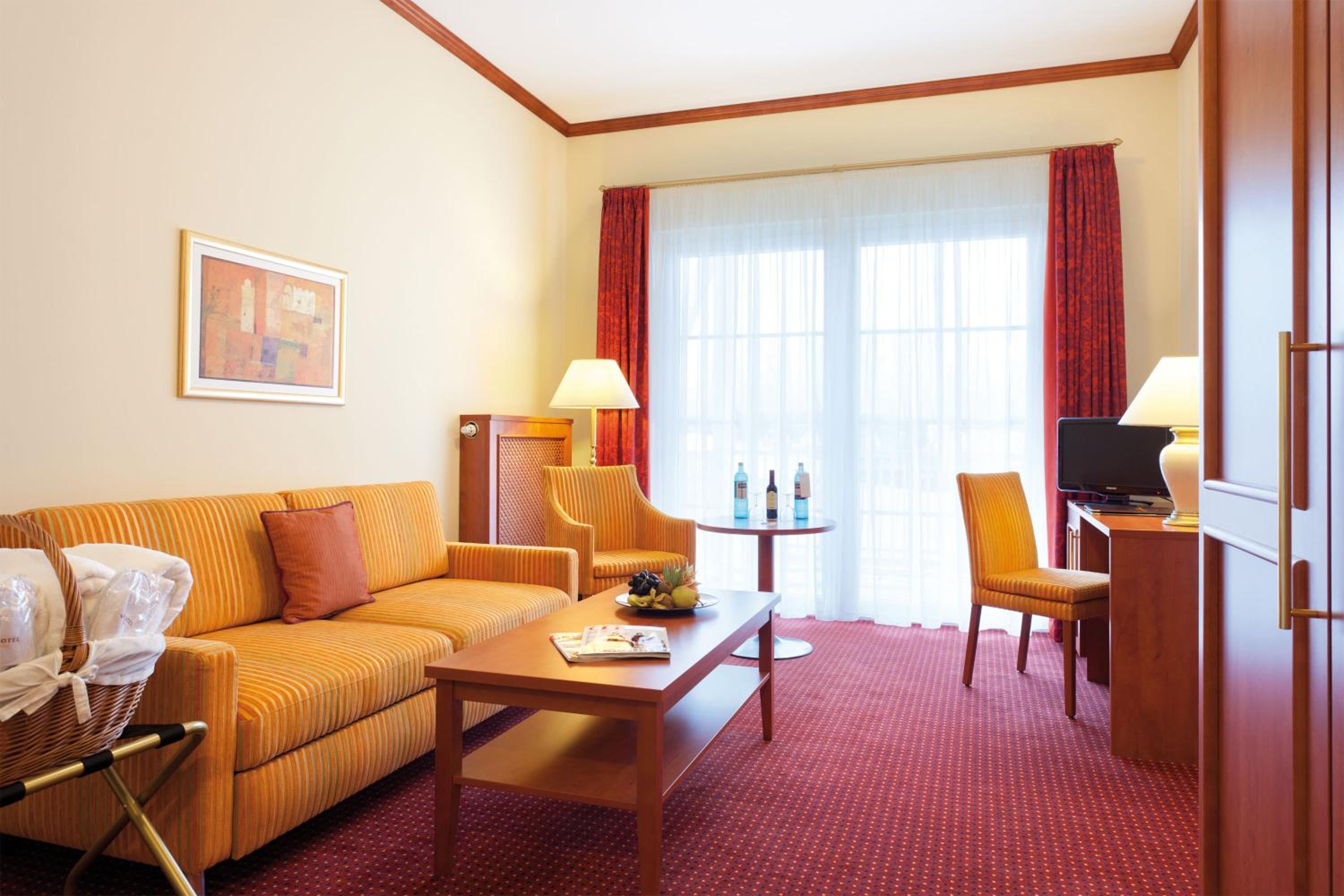 Suite with Land View thumbnail 5