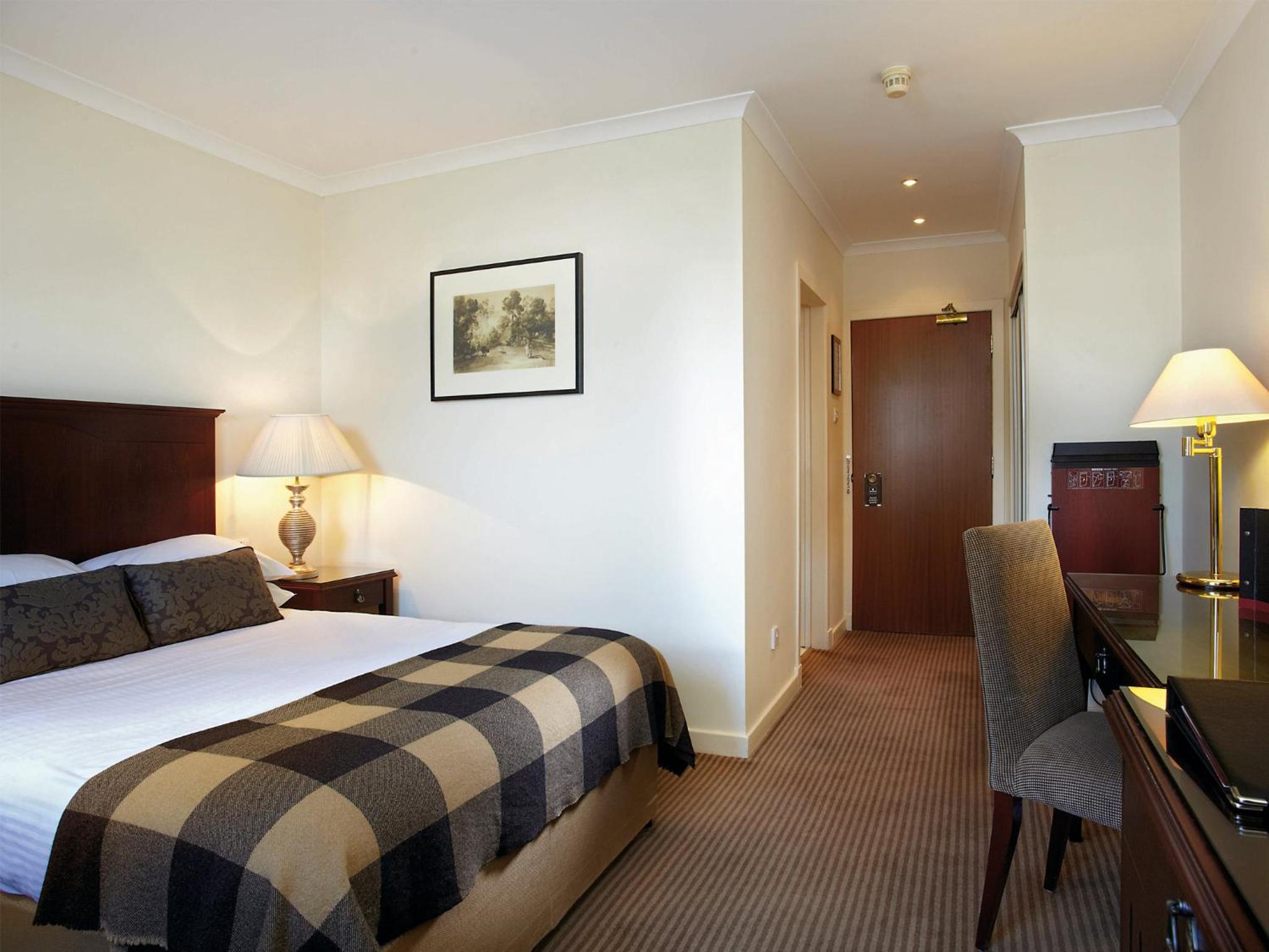 Standard King Room - Photo 6