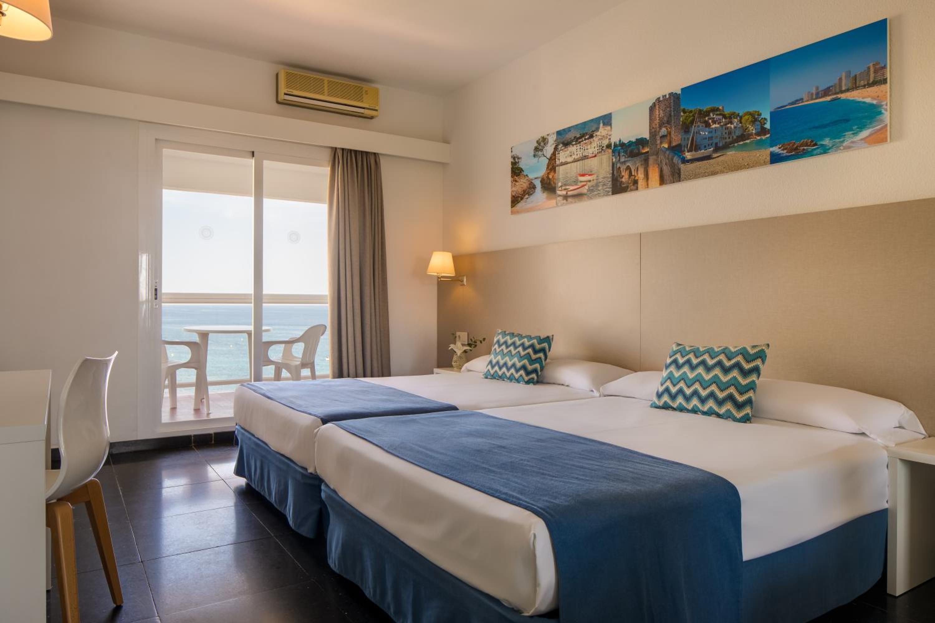 Habitación Triple Estándar con Vista al Mar (2 Adultos + 1 niño)