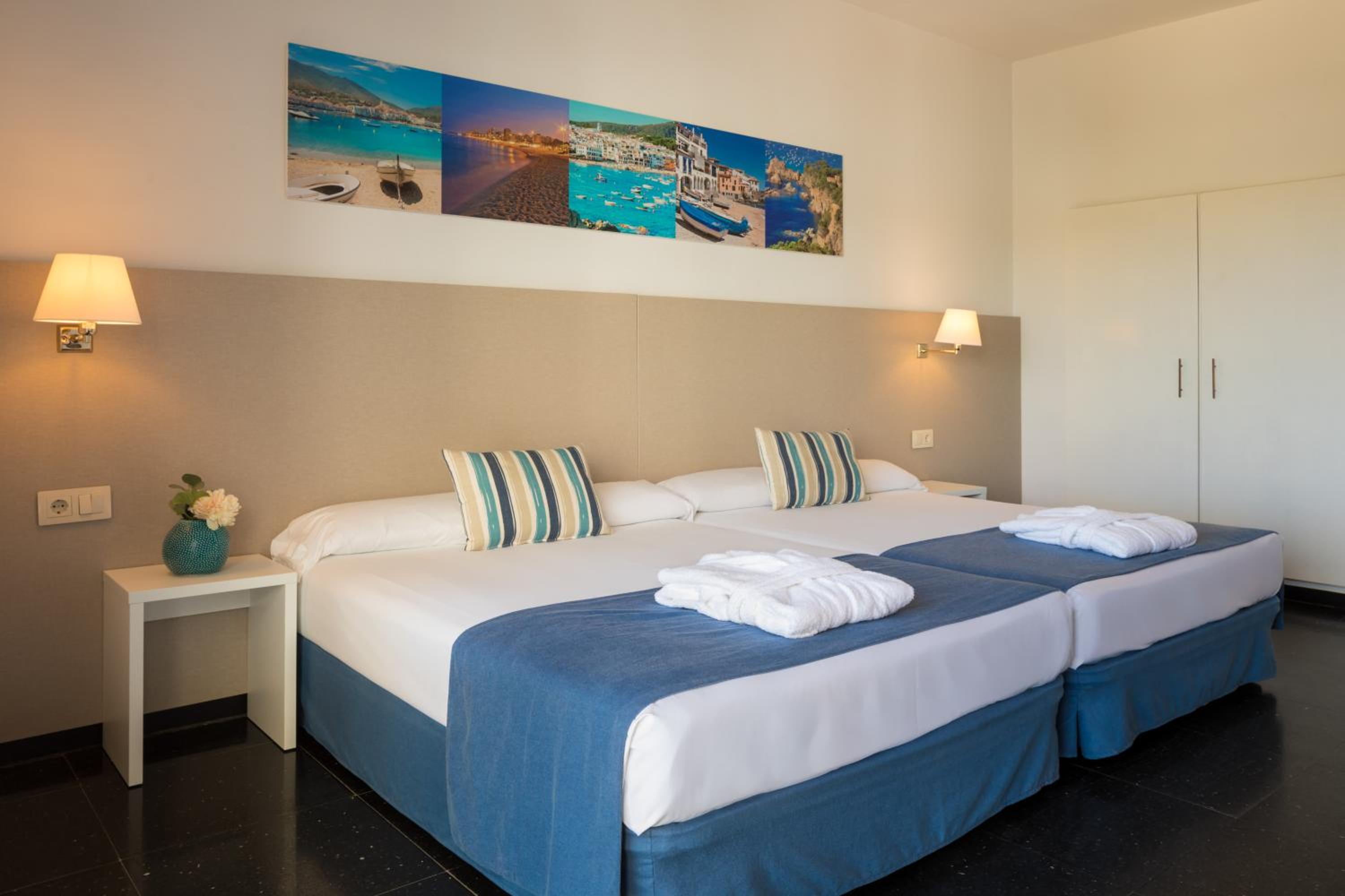 Habitación Doble Superior con Vista al Mar (2 Adultos)