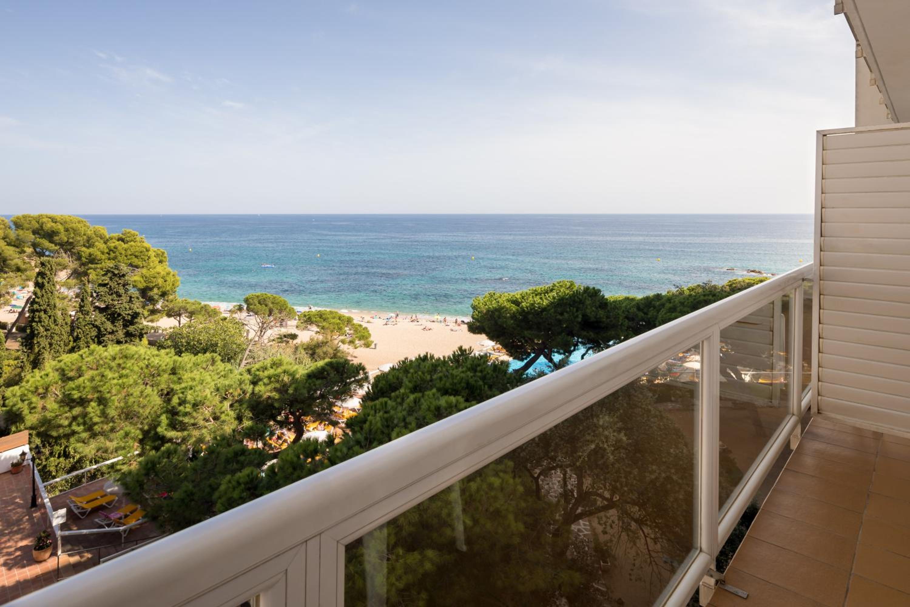 Superior Quadruple Room with Sea View (2 Adults + 2 Children), photo 6