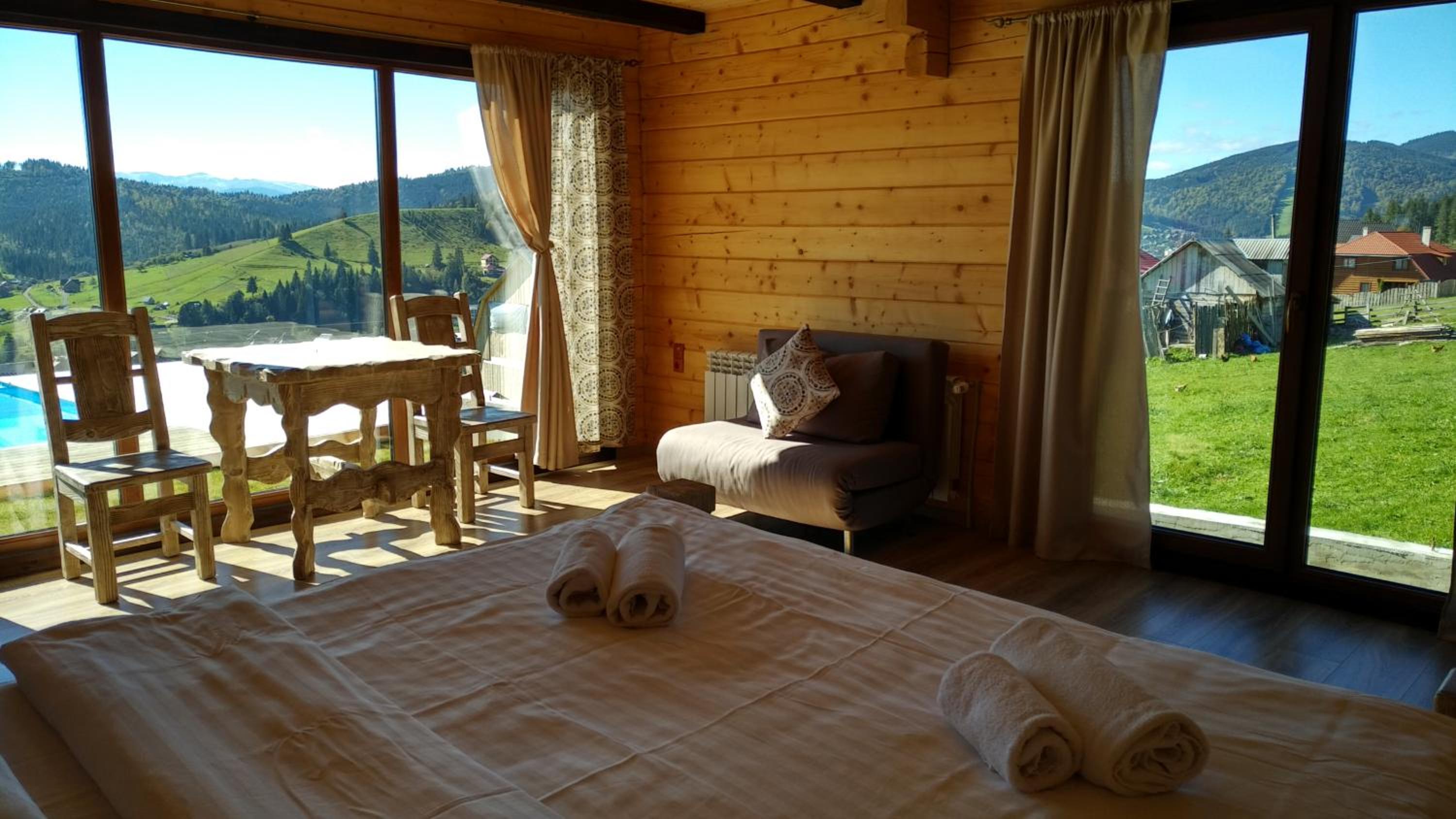 Deluxe Room with Panoramic Mountain View photo 3