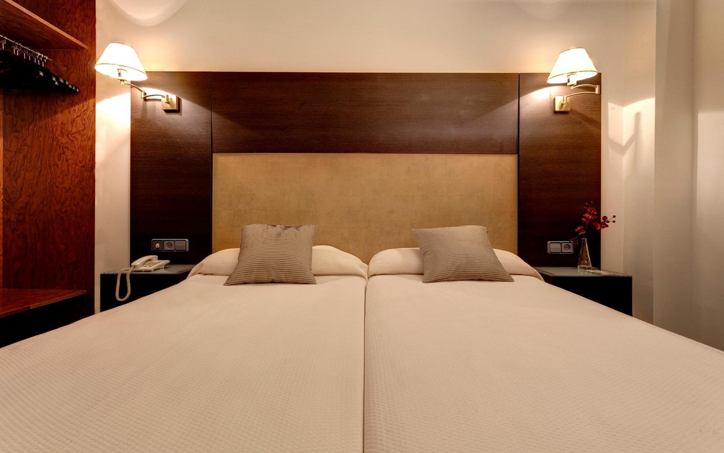 Double or Twin Room - Photo 2