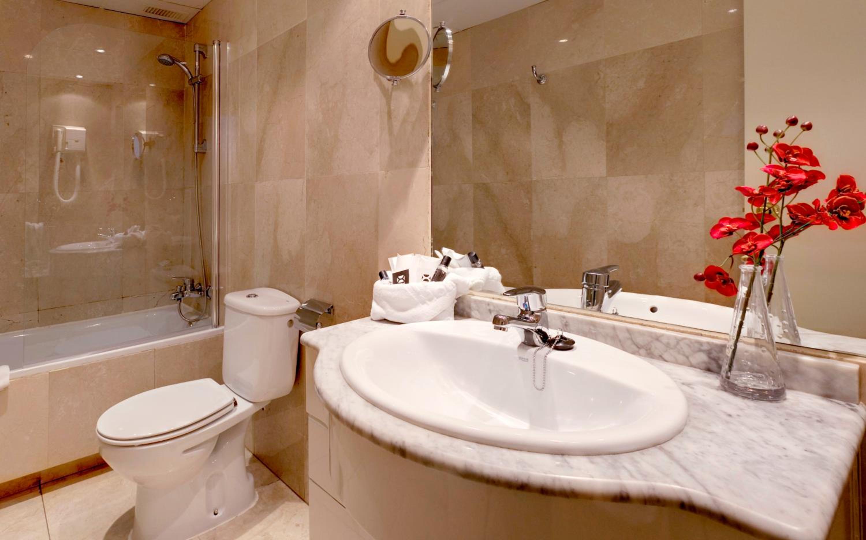 Double or Twin Room - Photo 3
