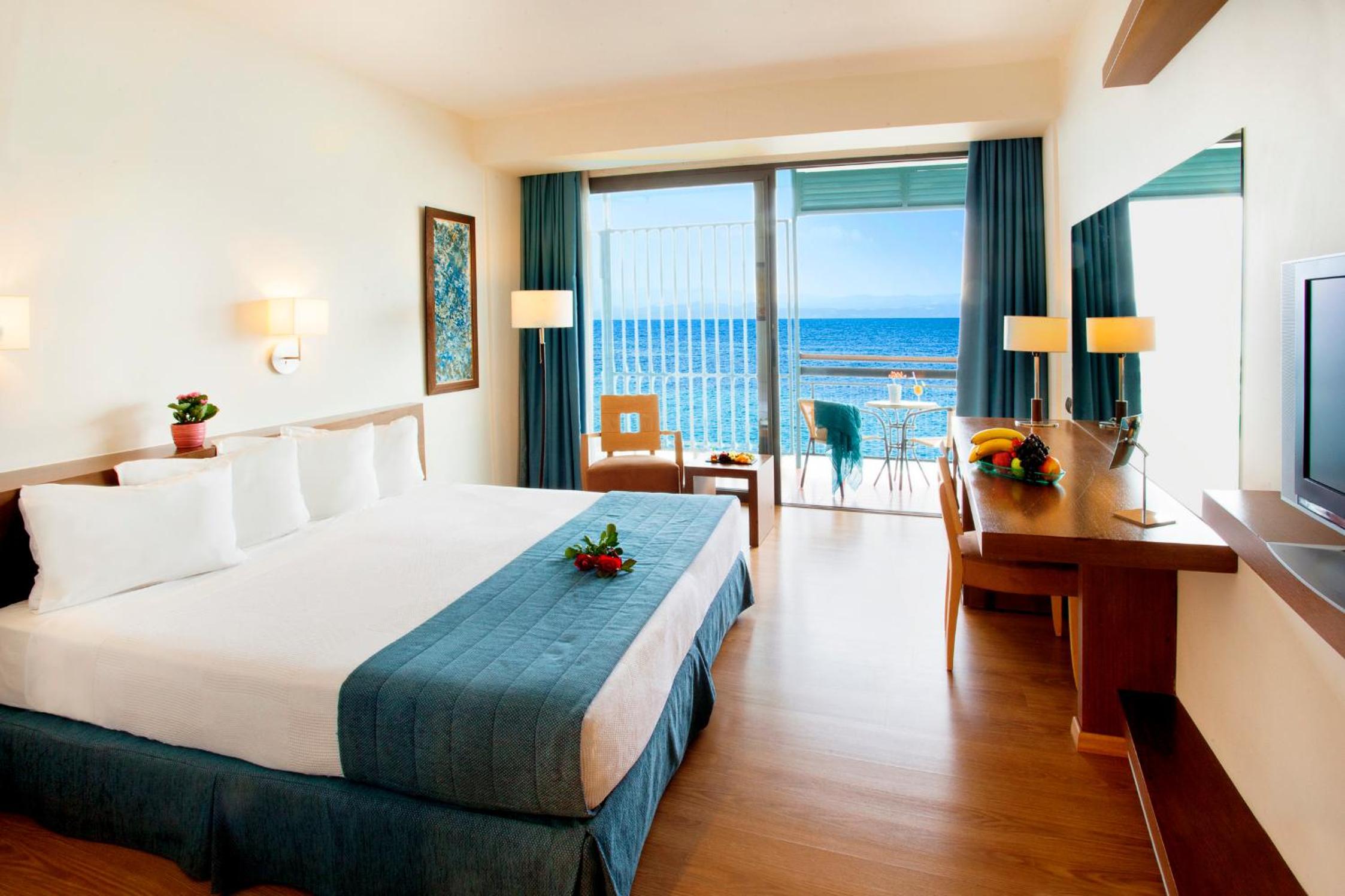 Junior Suite (2 Adults + 2 Children) photo 2