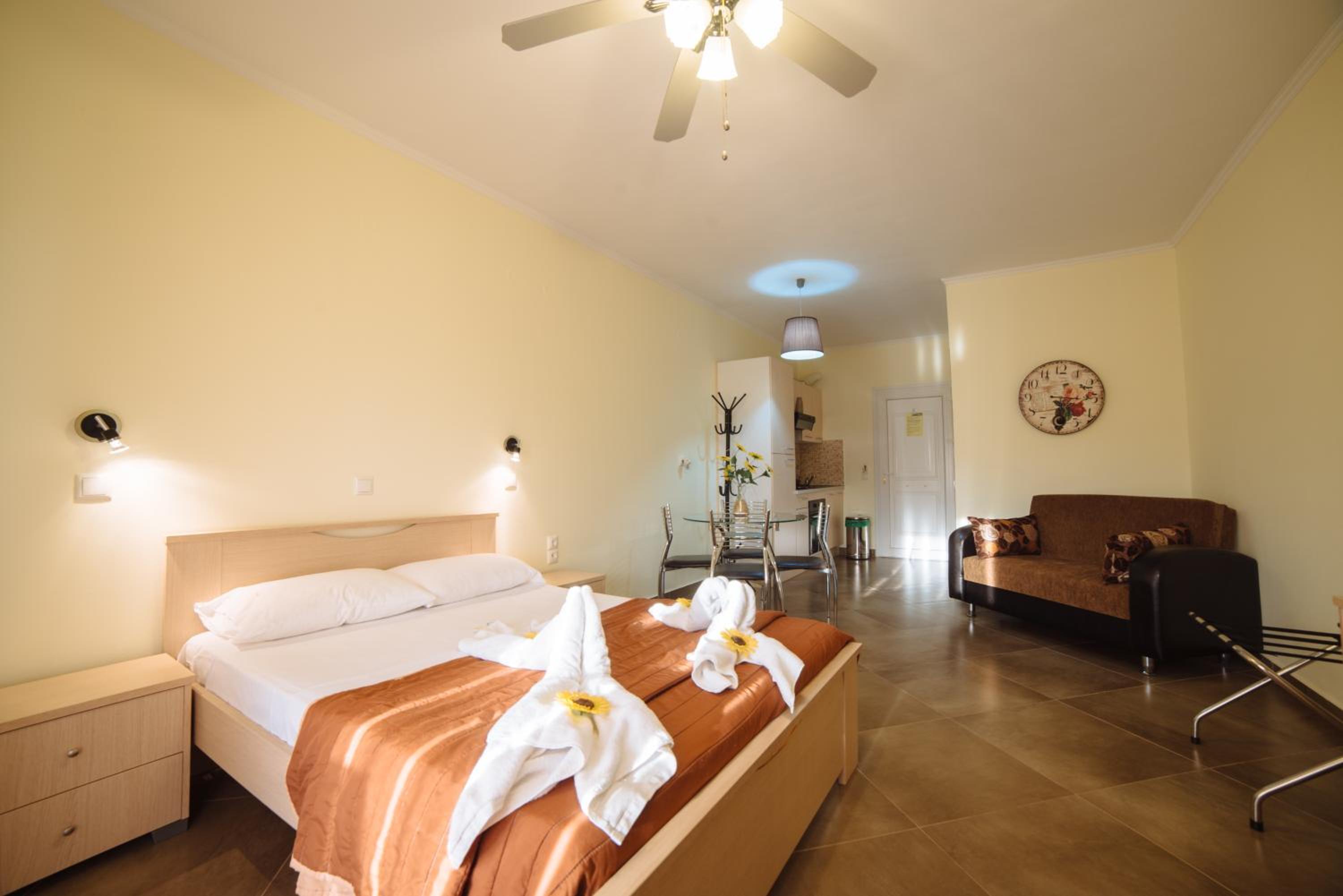 Studio Apartment photo 1