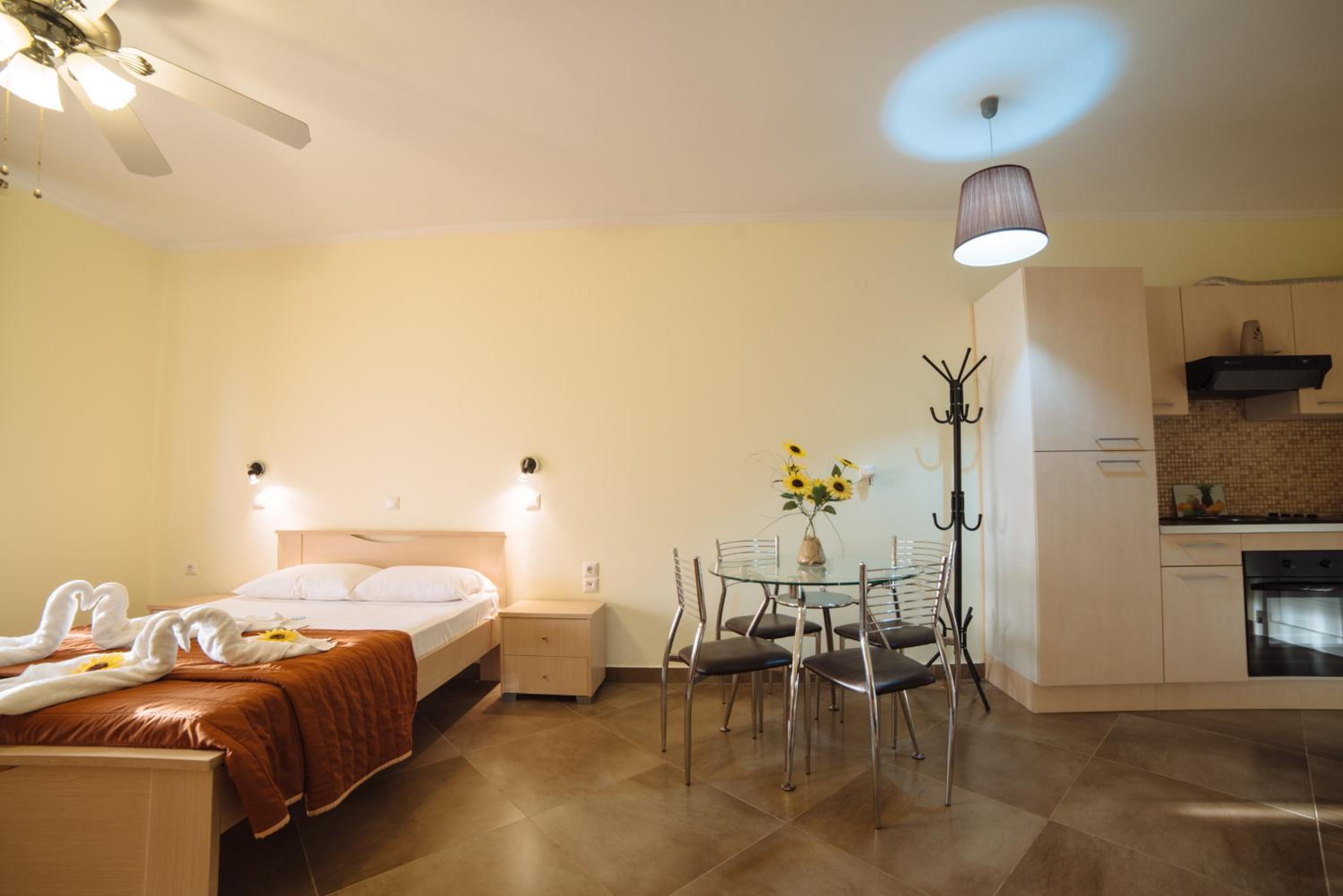 Studio Apartment photo 2