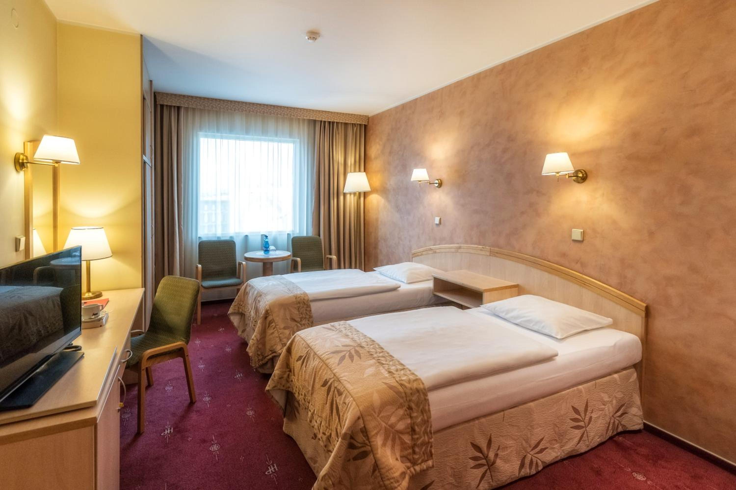 Twin Room - Photo 1