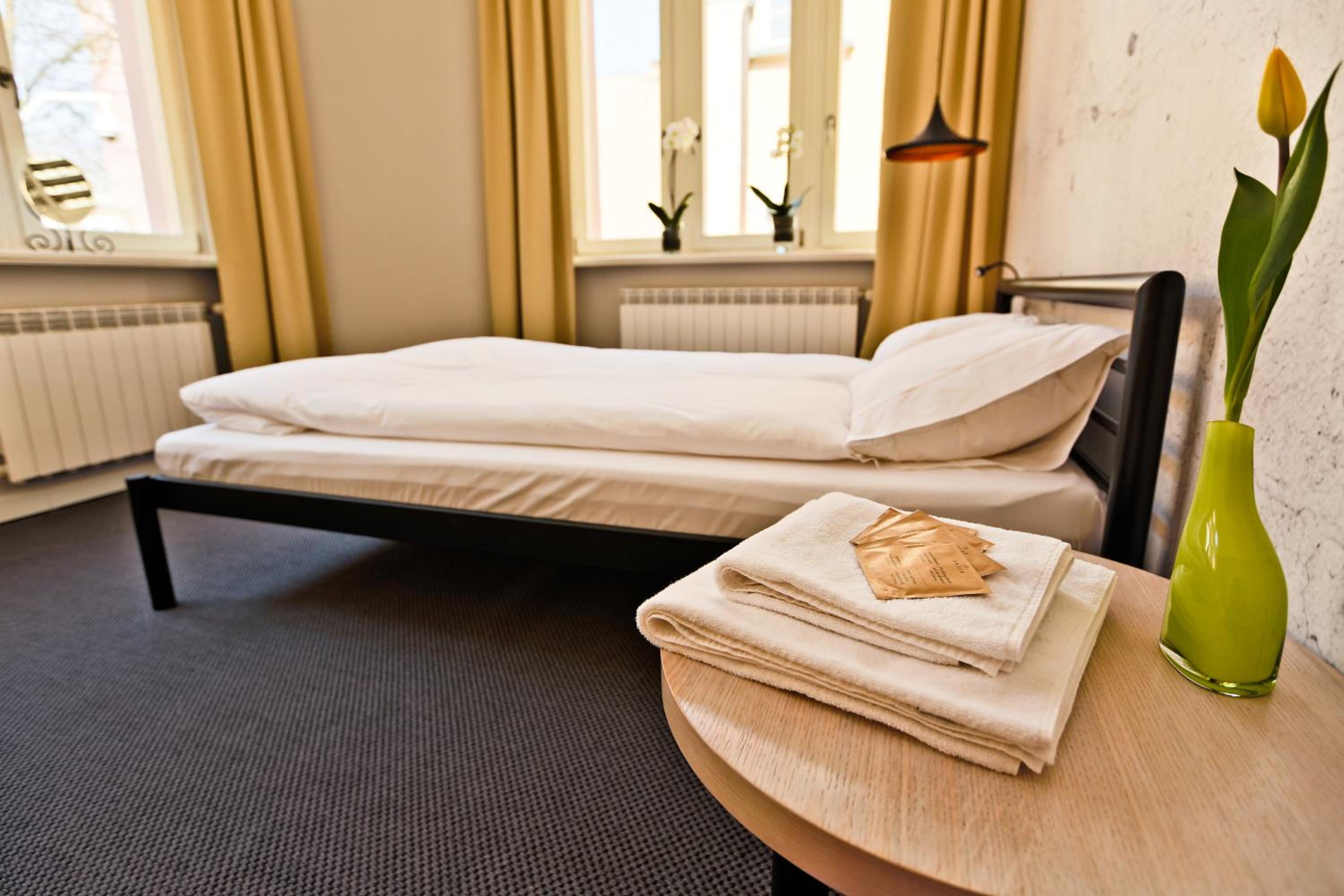 Double Room with Shared Bathroom photo 3