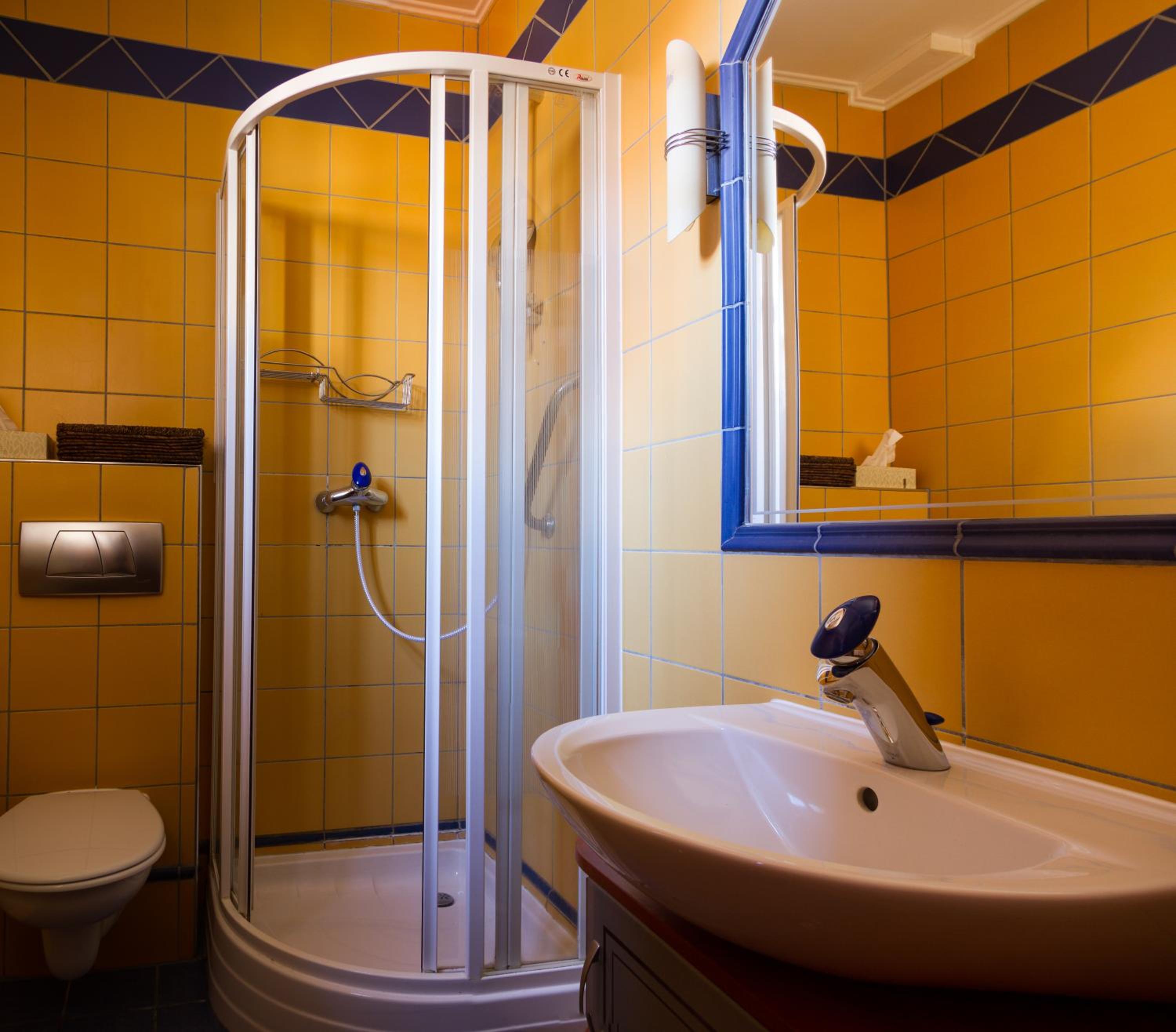 Quadruple Room - Photo 8