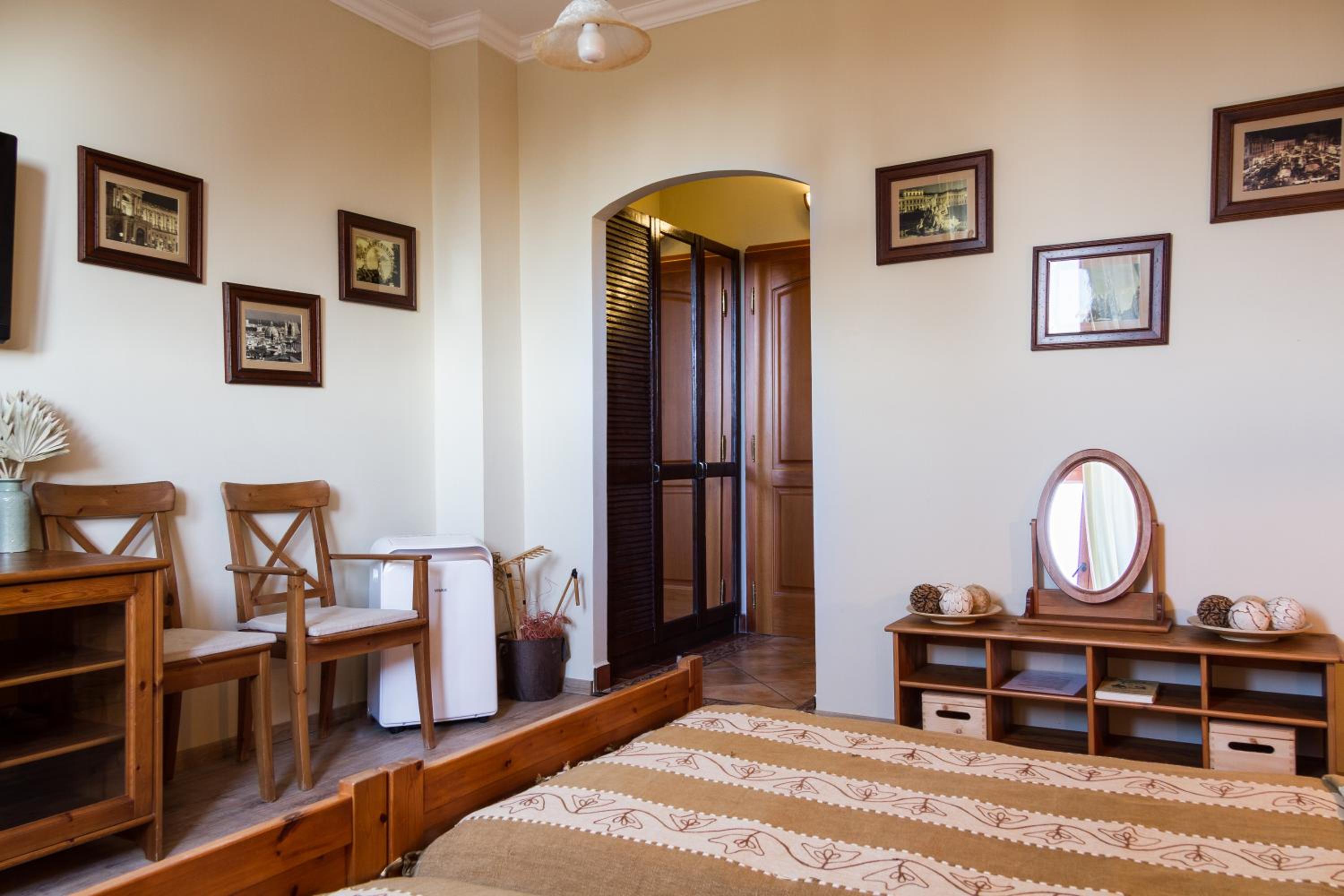 Quadruple Room - Photo 7