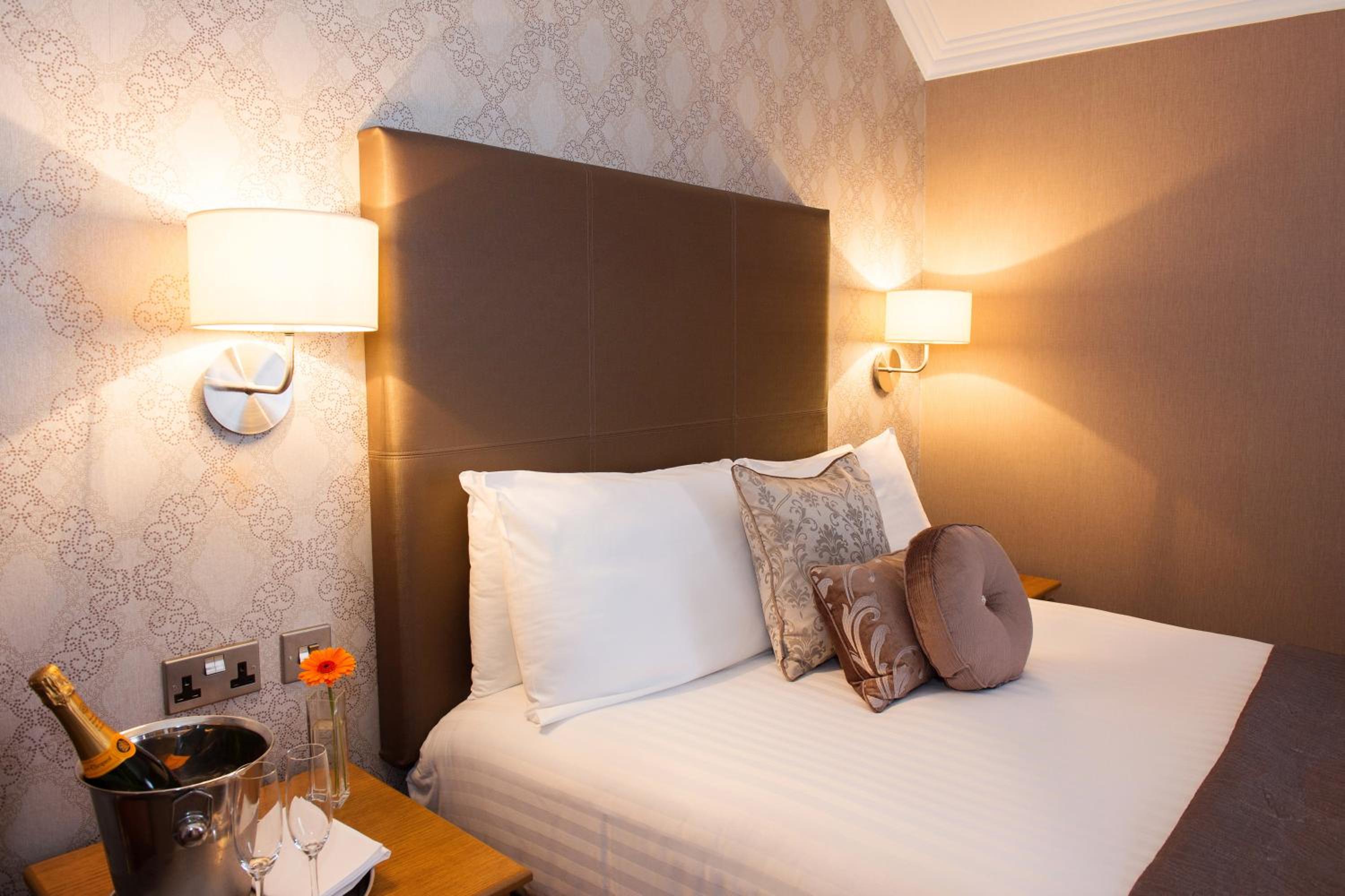 Standard Double Room - Photo 7