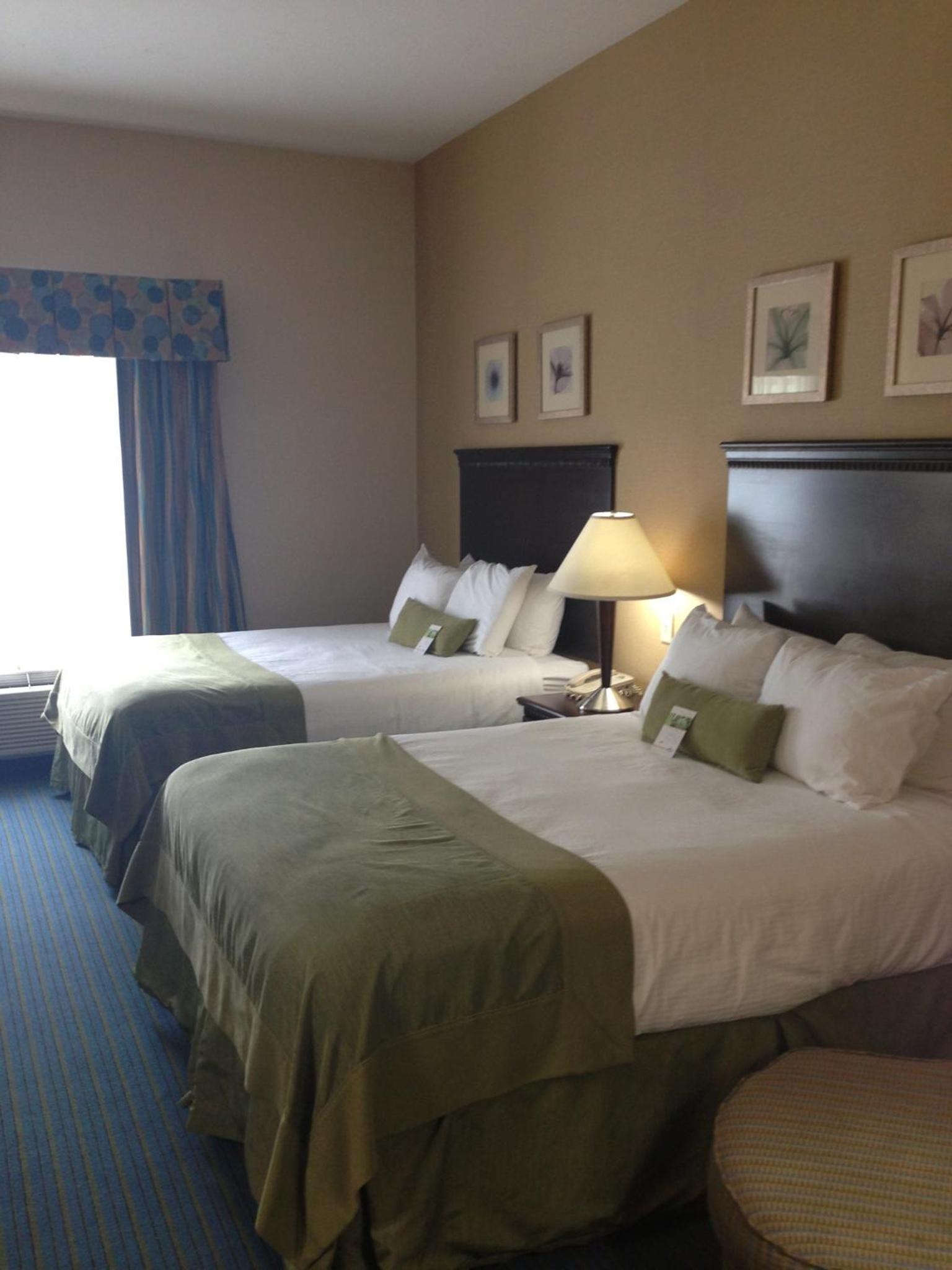 Queen Room with Two Queen Beds - Non-Smoking - Photo 1