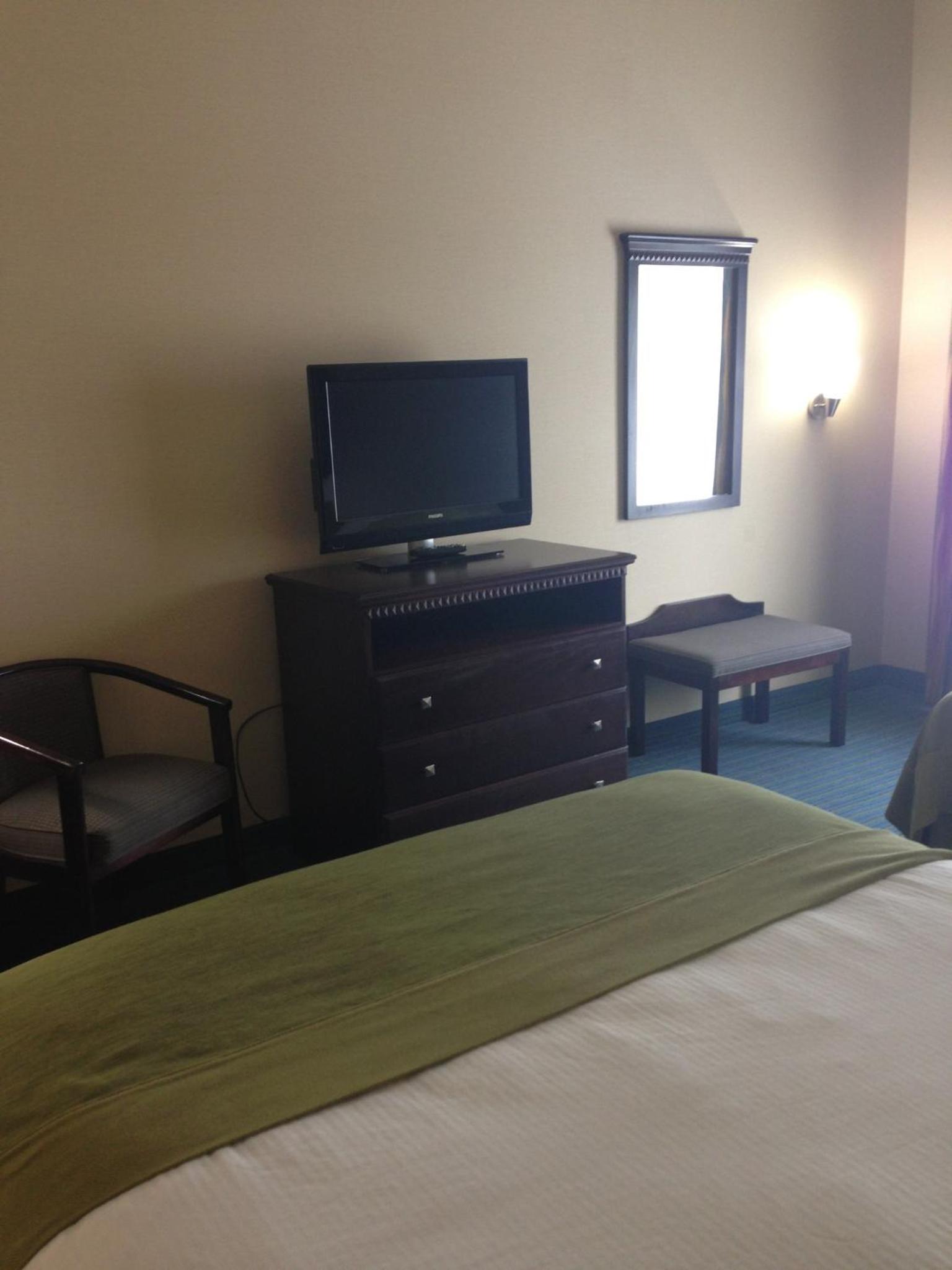 Queen Room with Two Queen Beds - Non-Smoking - Photo 2
