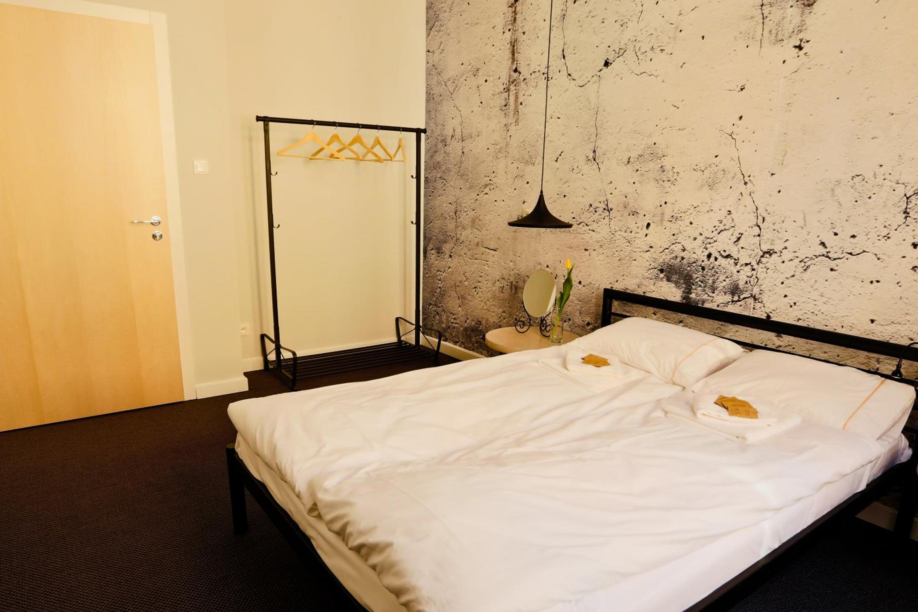Double Room with Bathroom - Photo 3