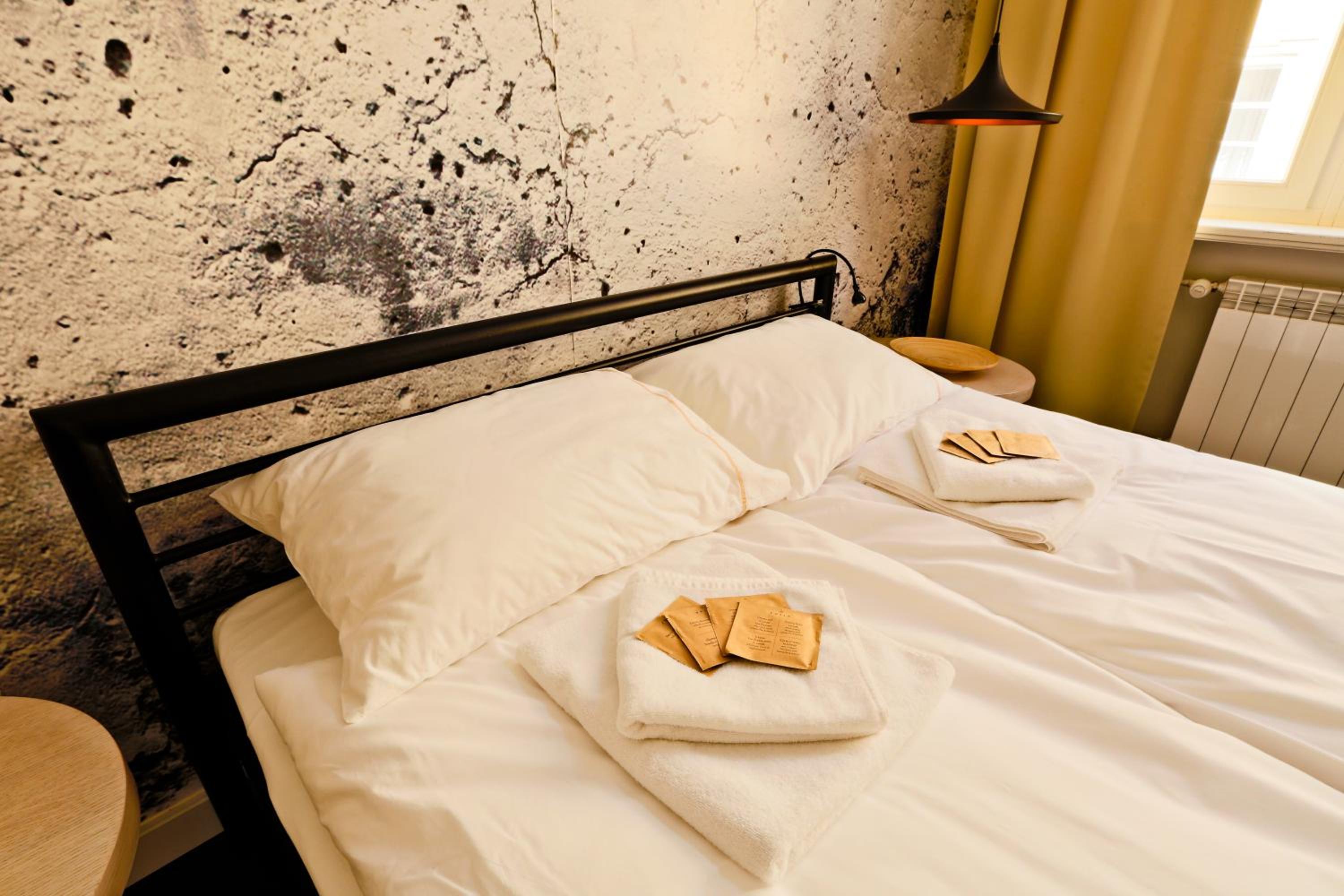 Double Room with Shared Bathroom photo 2