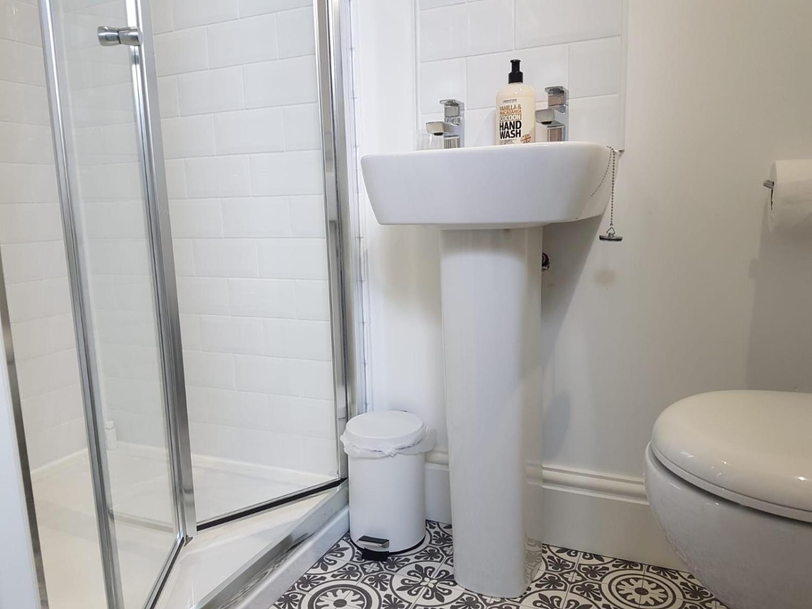 Double Room with Private Bathroom - Photo 2