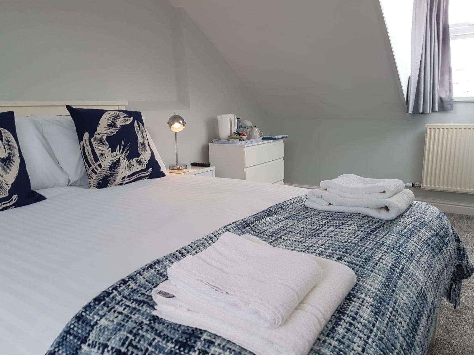Double Room with Private Bathroom - Photo 7