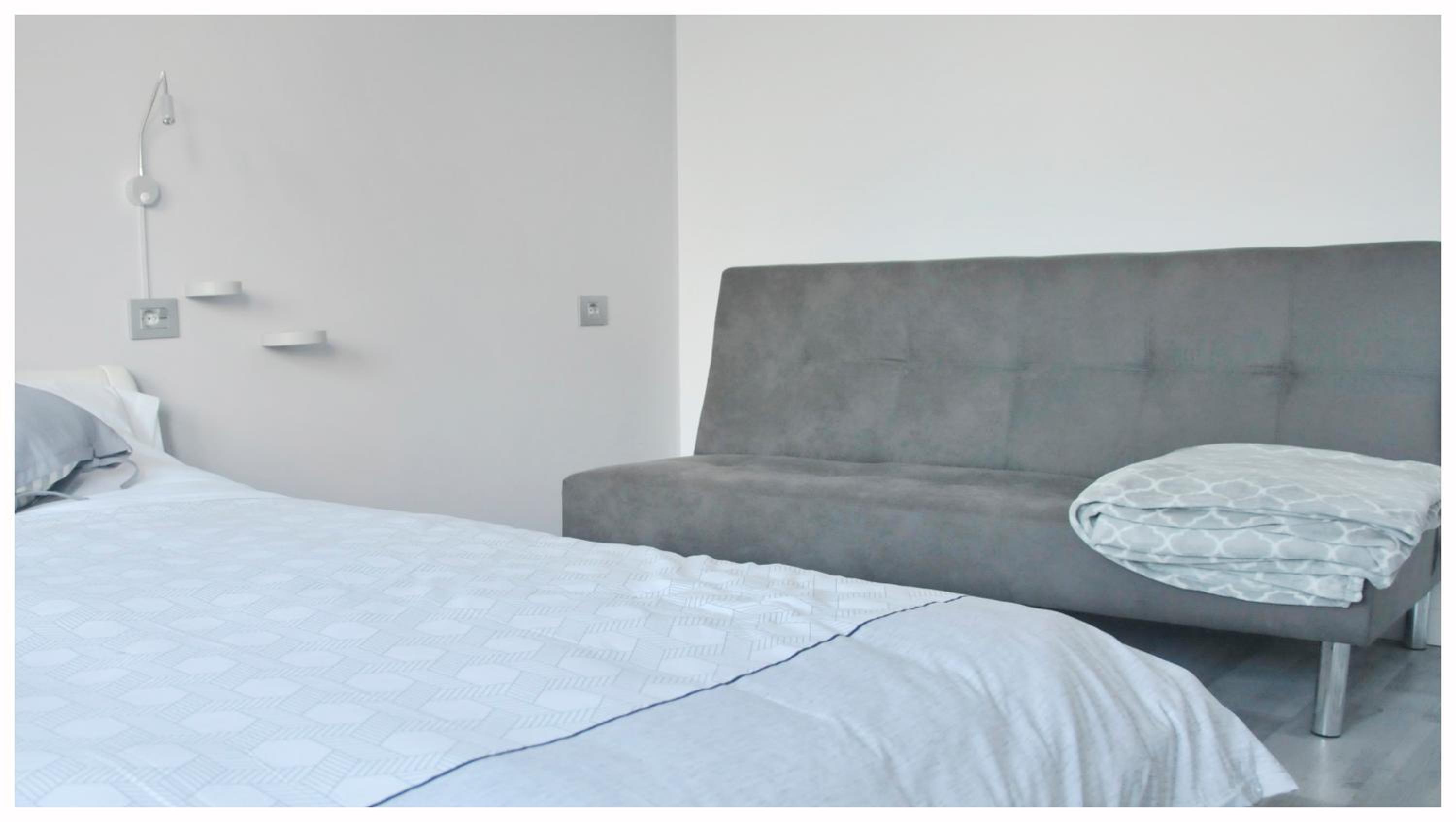 Economy Quadruple Room With Shared Bathroom photo 2