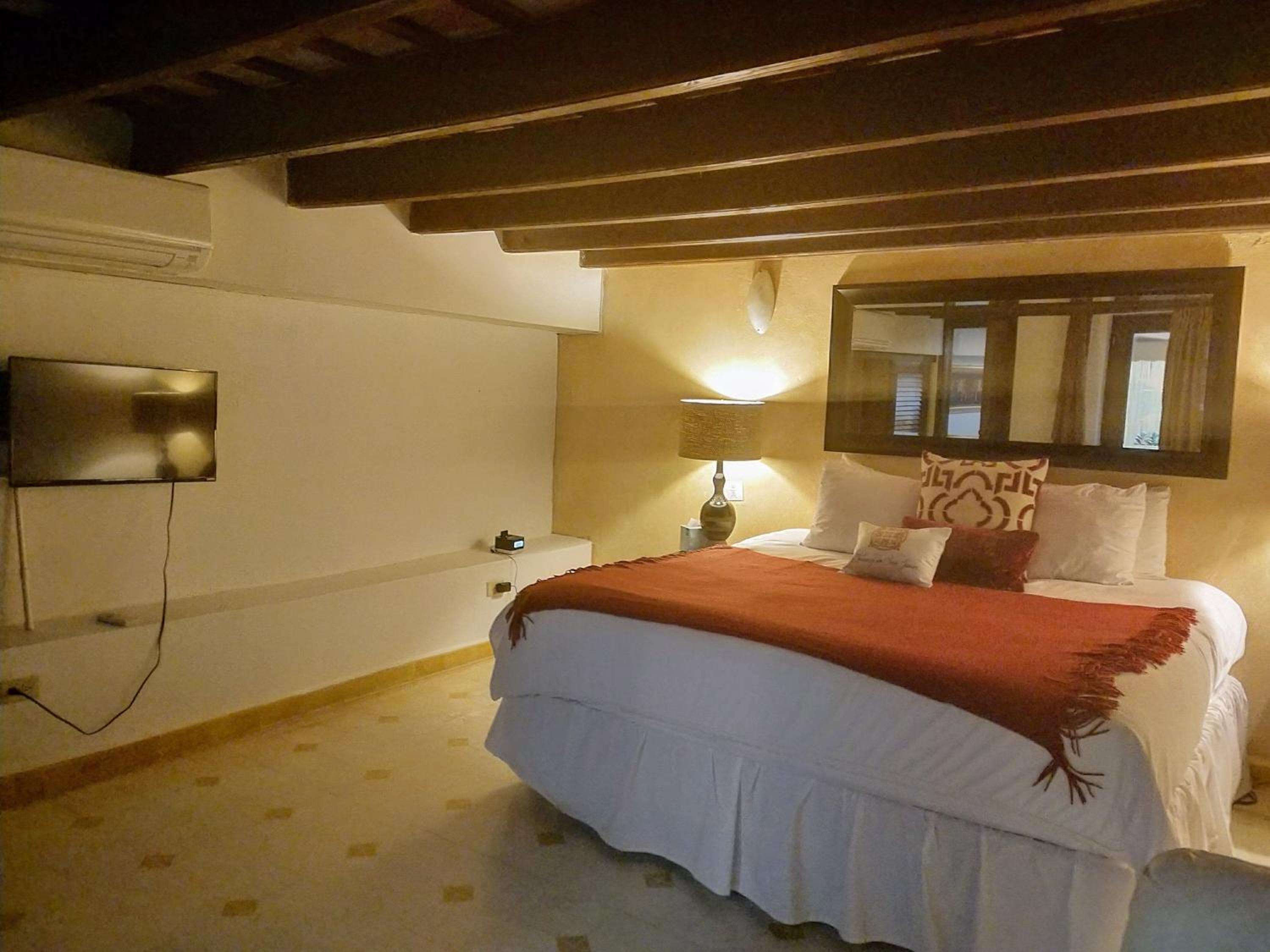 Family Room - Photo 2