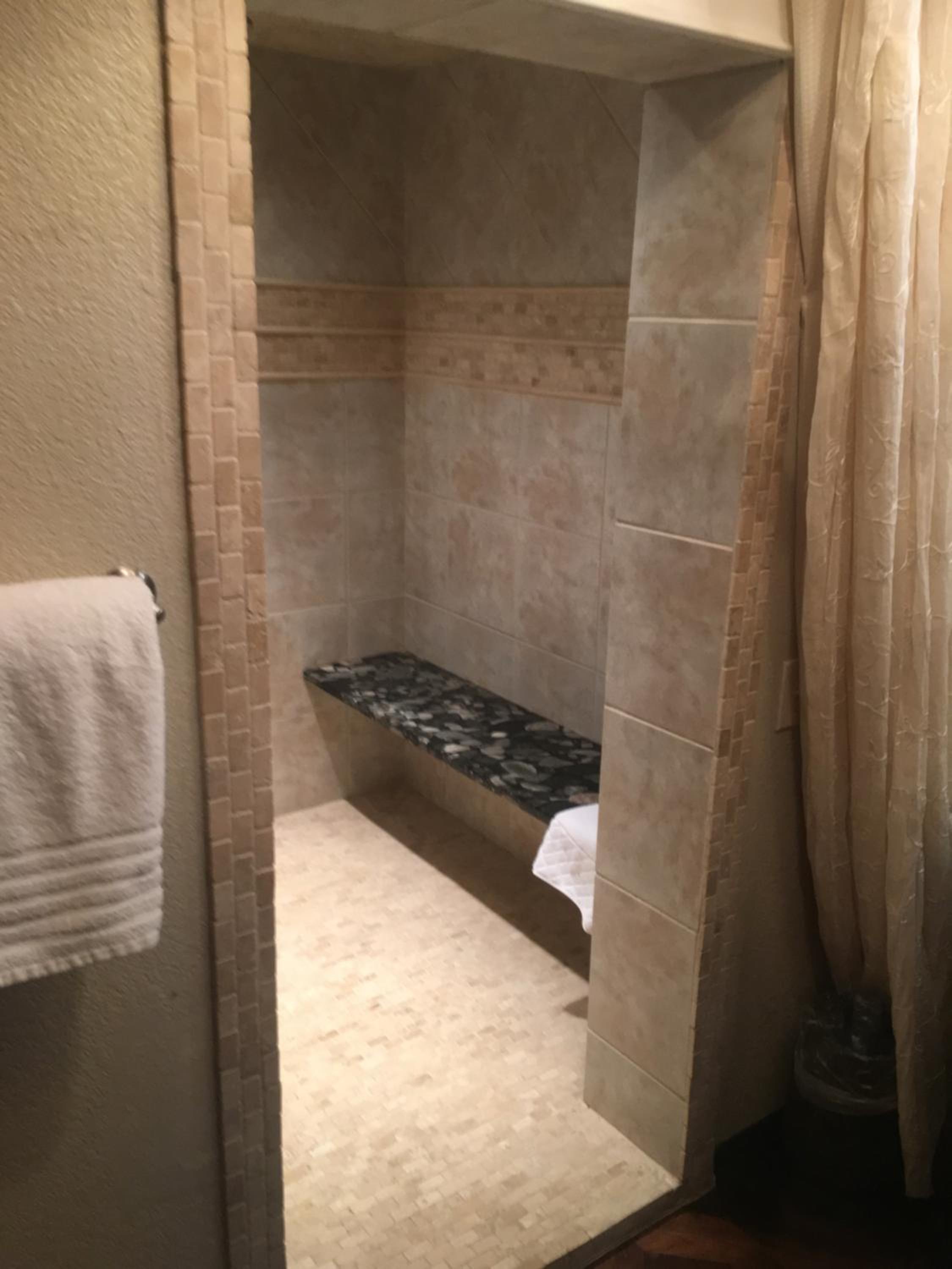 Deluxe King Suite photo 2