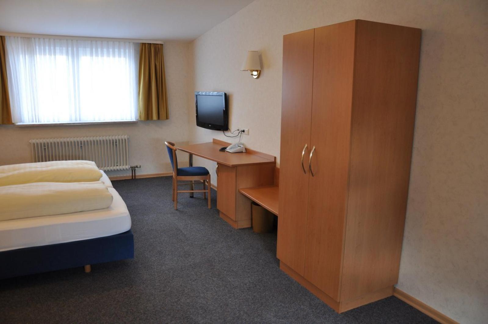 Standard Double or Twin Room - Photo 3