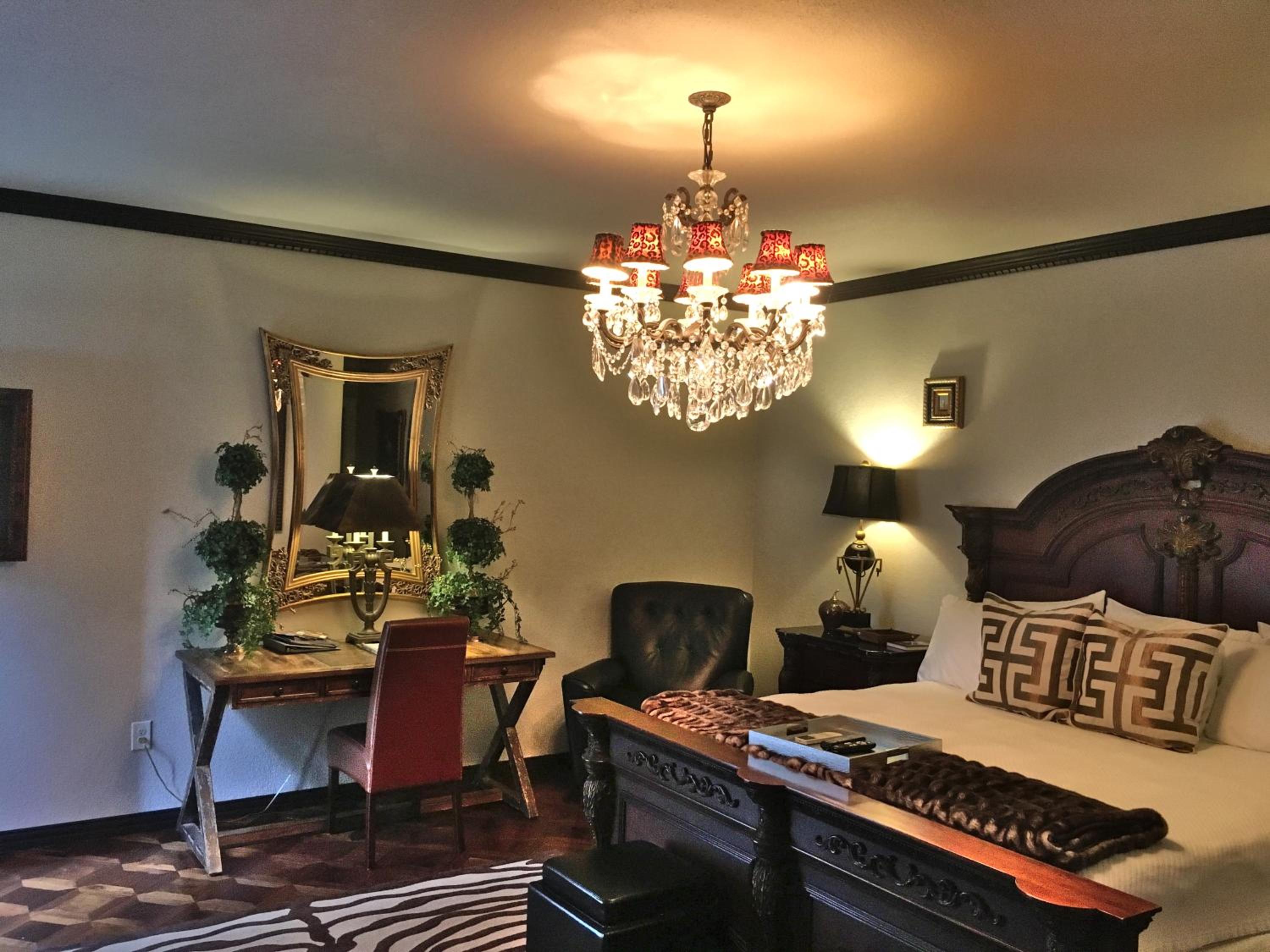 Deluxe King Suite photo 1