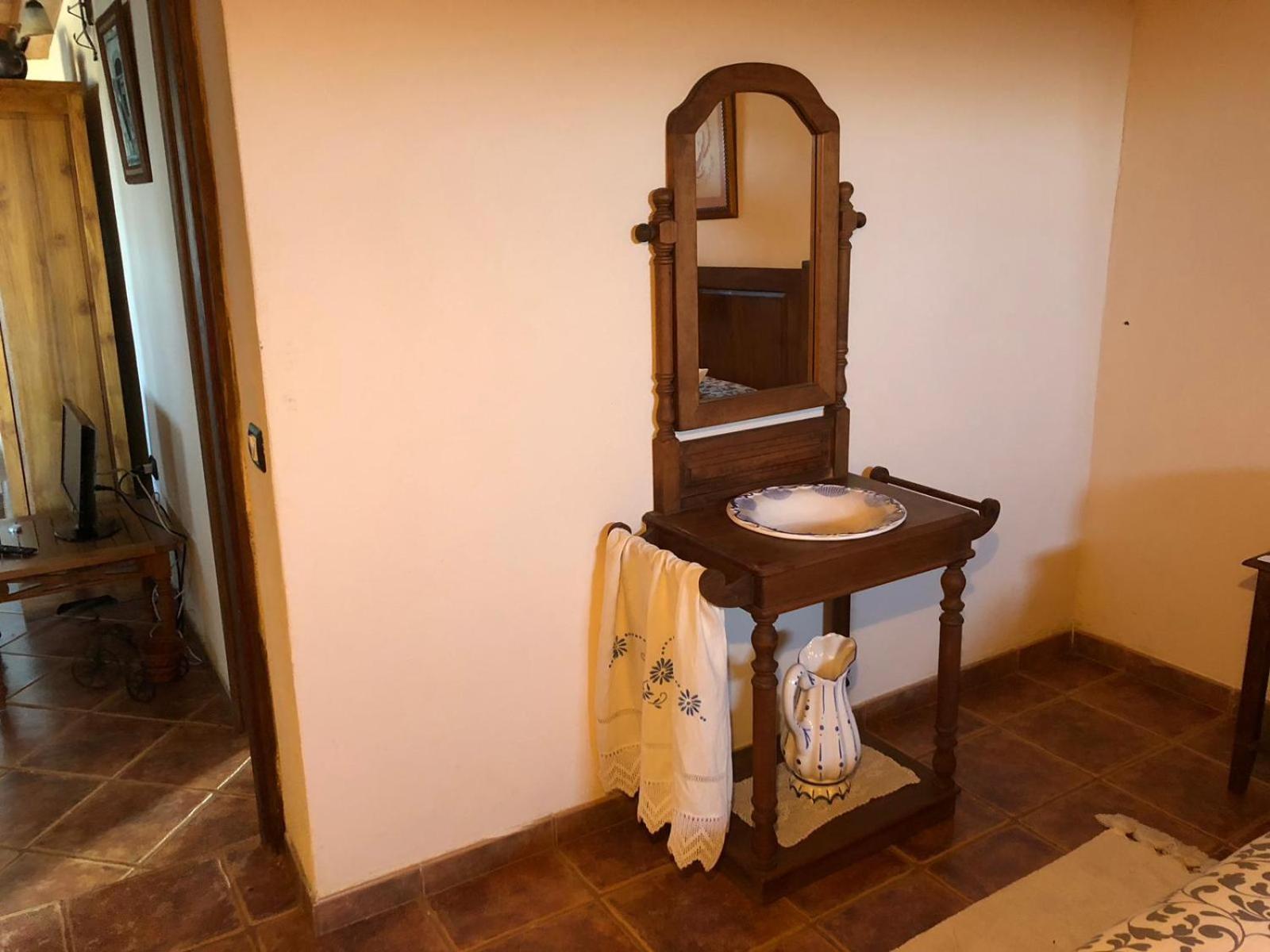 One-Bedroom House - Photo 28
