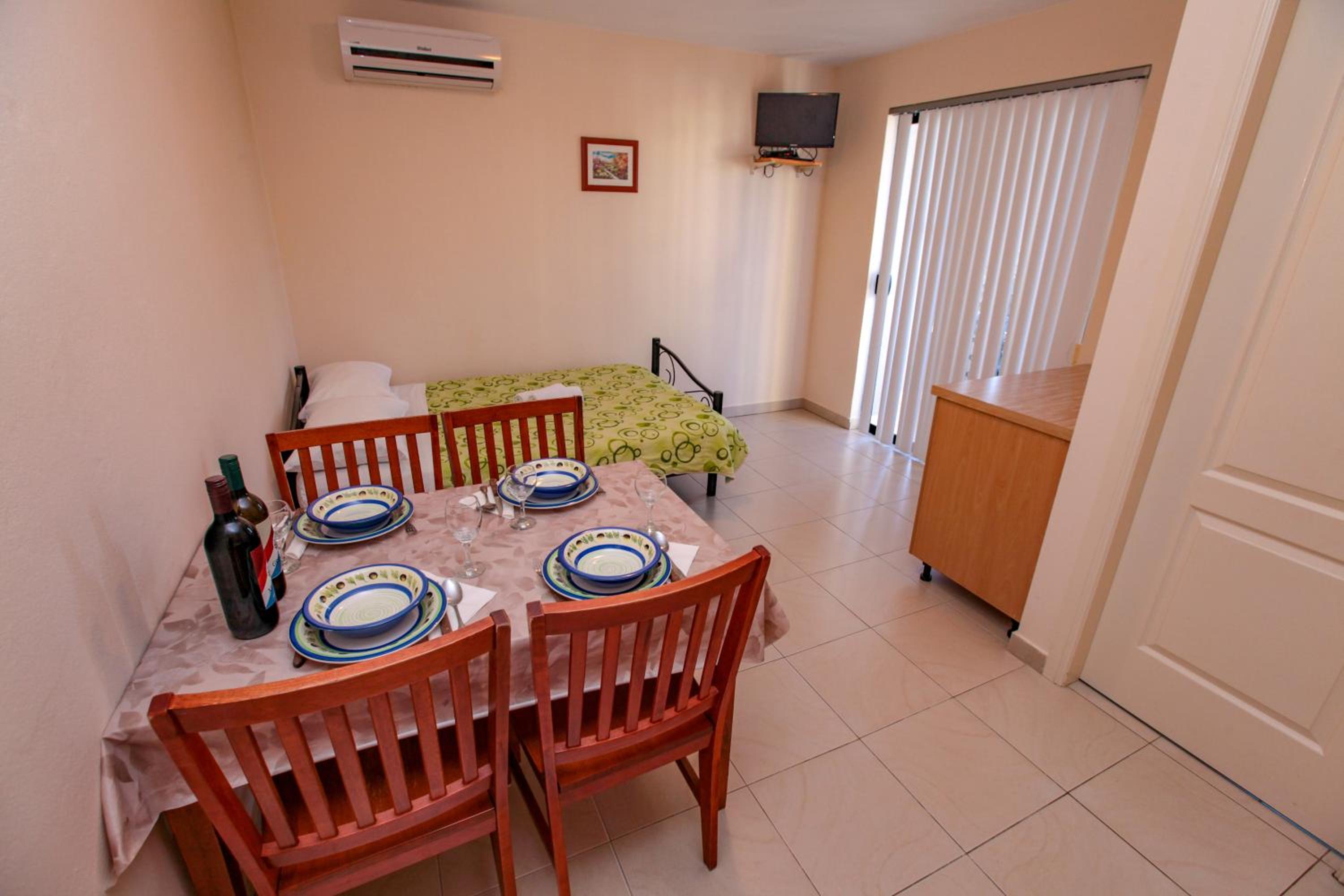 One-Bedroom Apartment photo 2